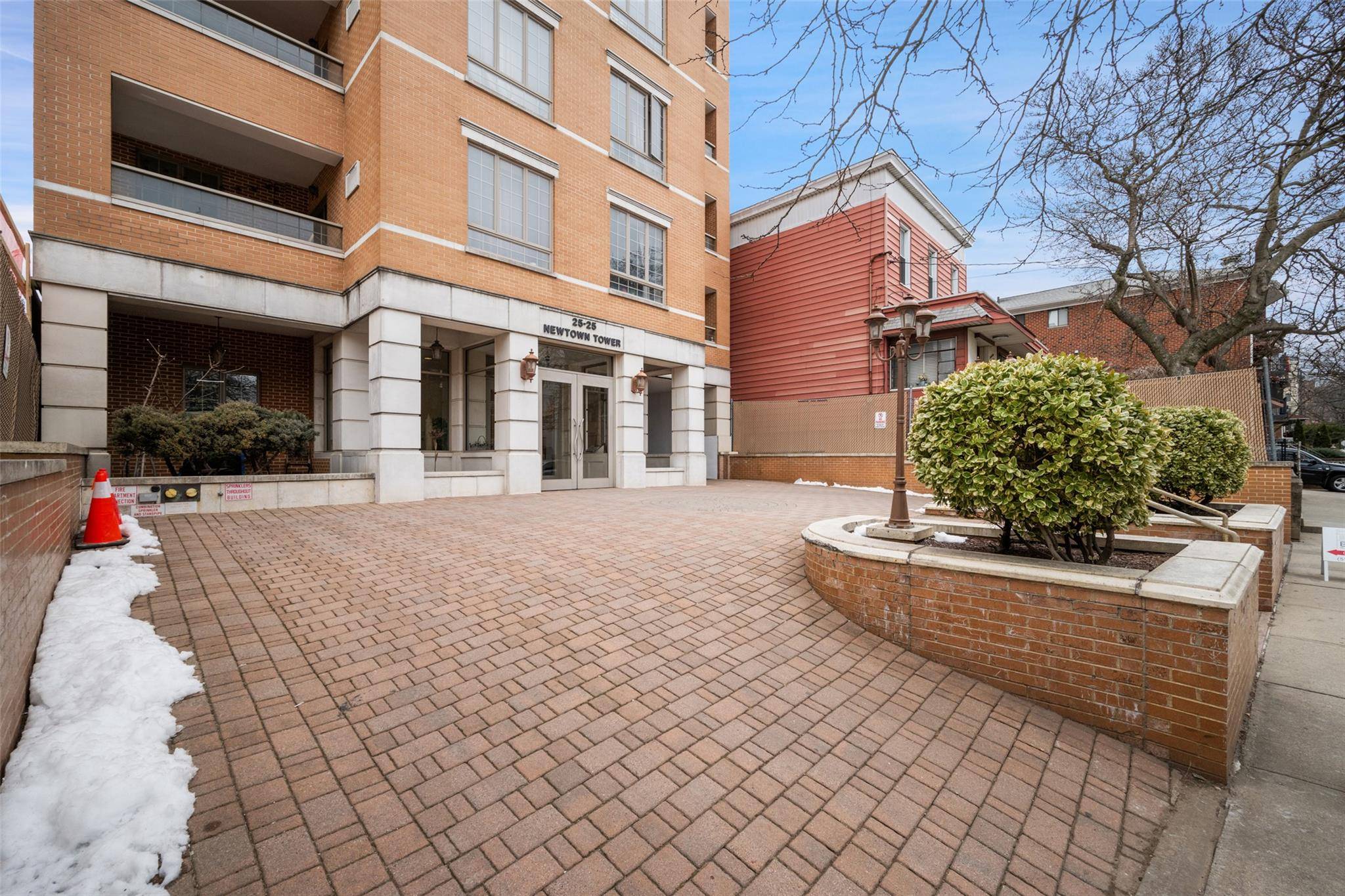 Astoria, NY 11102,25-25 Newtown AVE #4D
