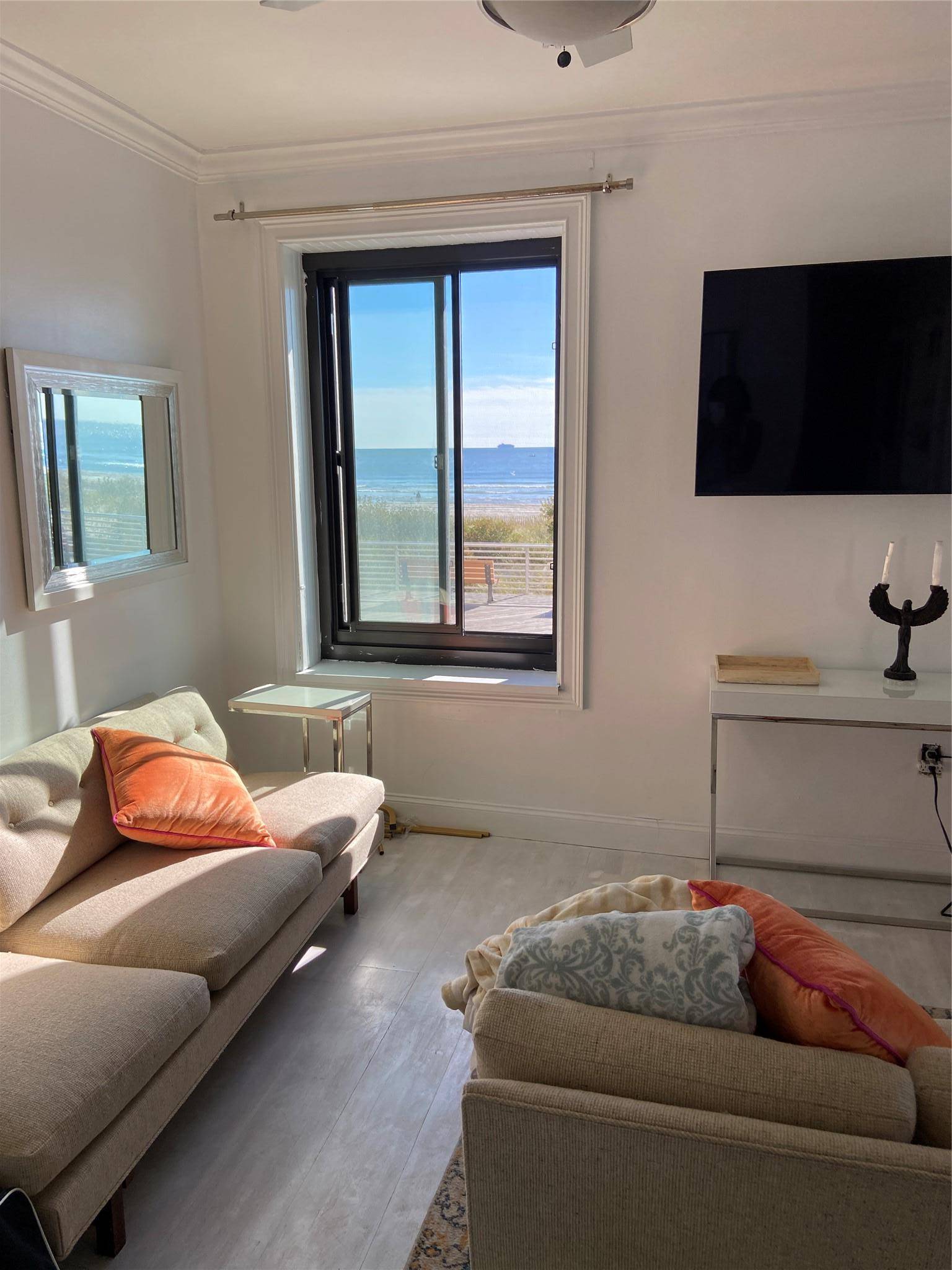 Long Beach, NY 11561,100 W Broadway #2P