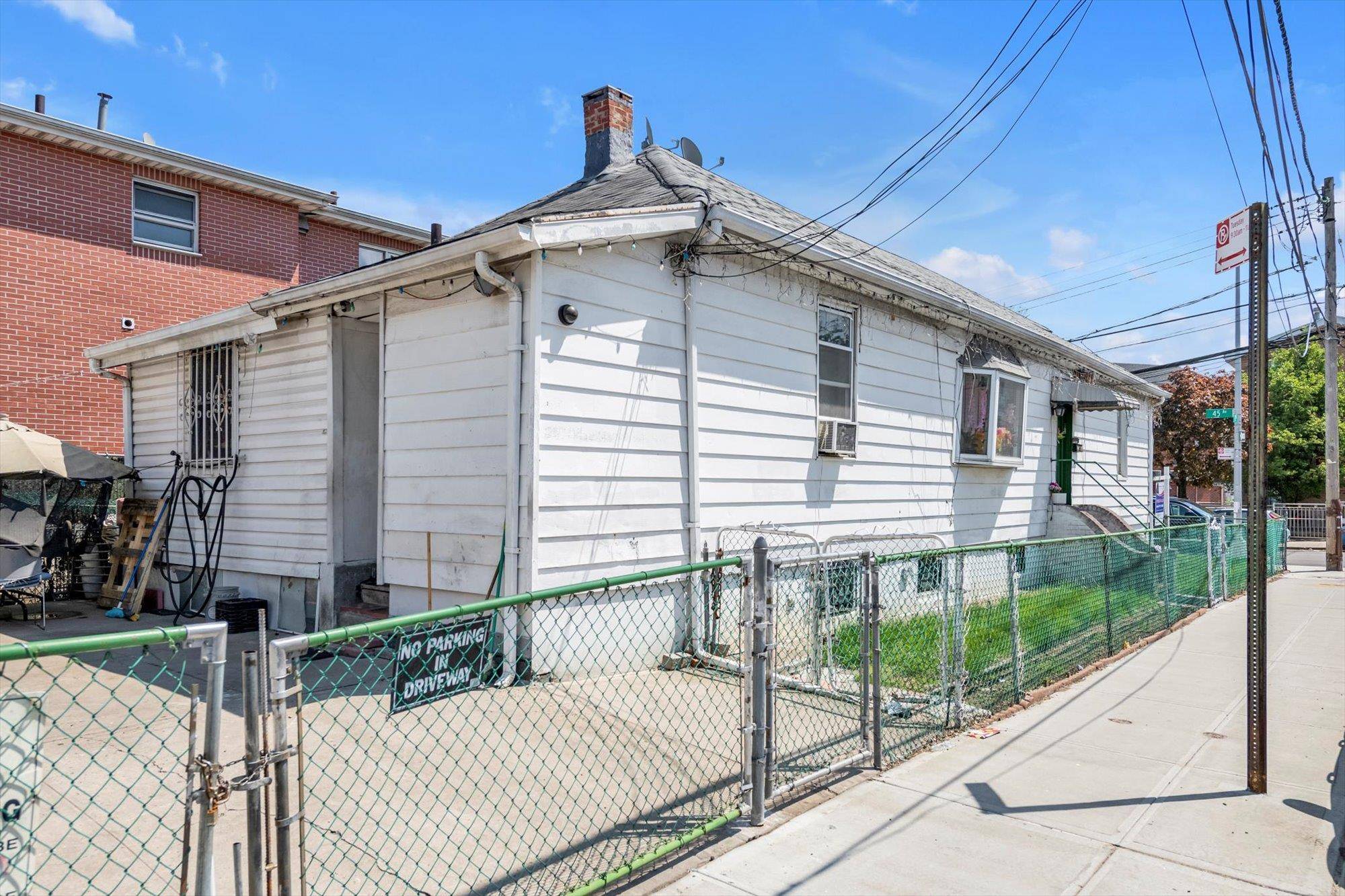 Flushing, NY 11373,77-01 45 AVE