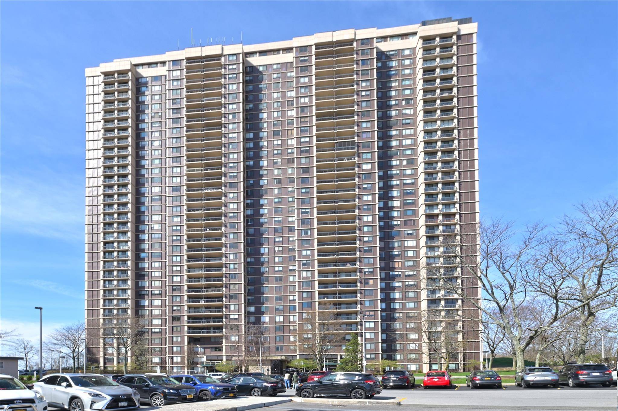 Floral Park, NY 11005,269-10 grand central Pkwy #33L