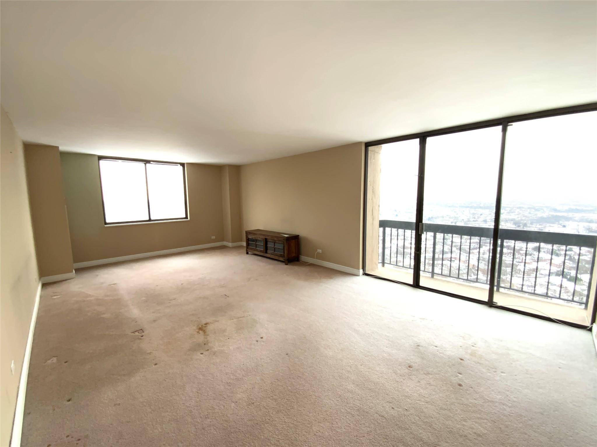 Floral Park, NY 11005,27110 Grand Central Pkwy #30V