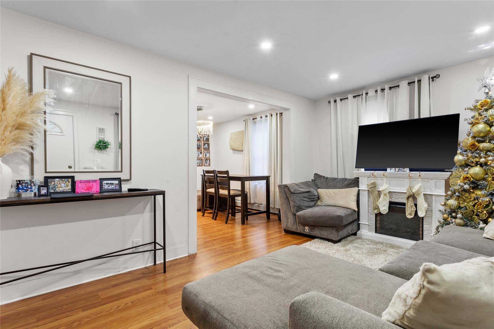 Lynbrook, NY 11563,113 Lyon PL