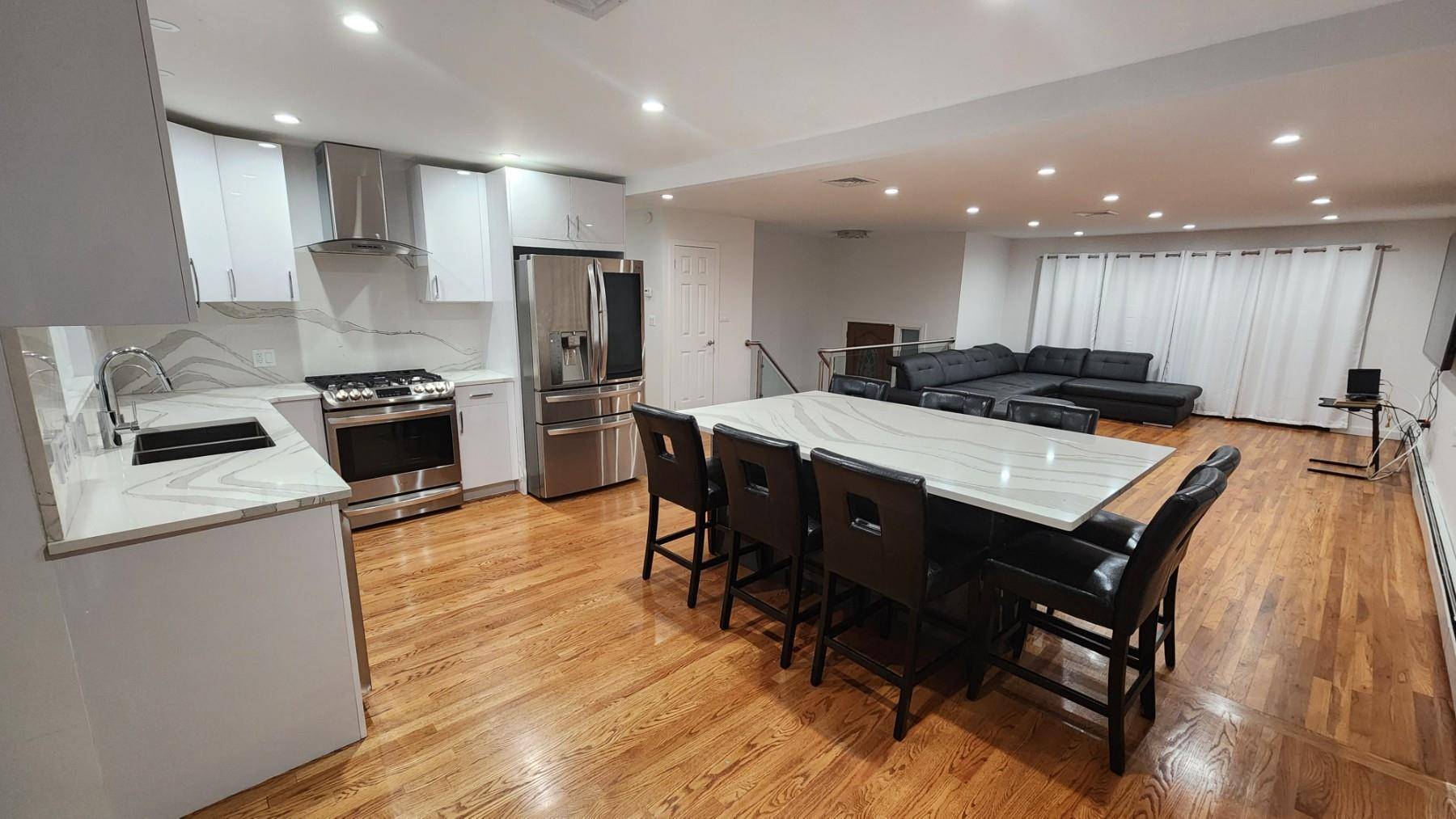 Bellmore, NY 11710,2470 Cove CT