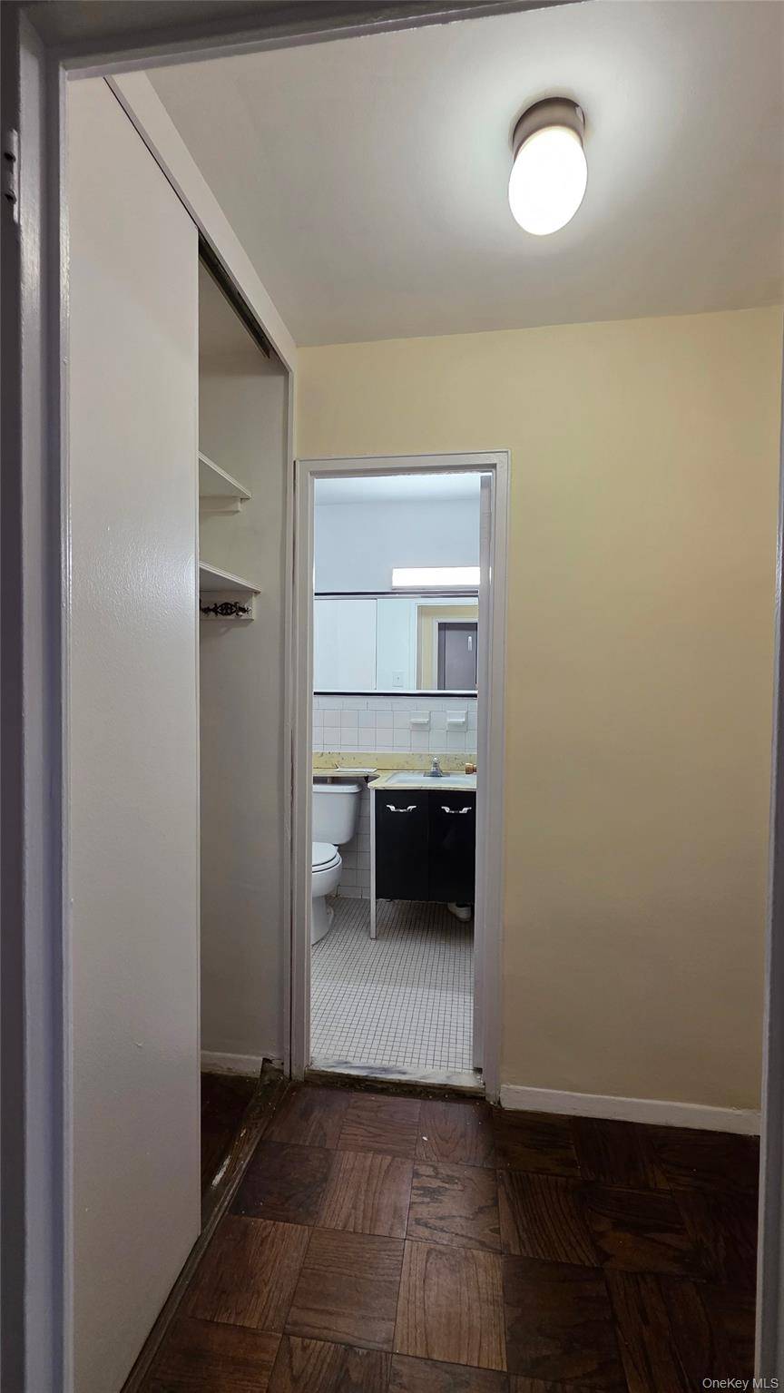 Forest Hills, NY 11375,70-25 Yellowstone BLVD #24B