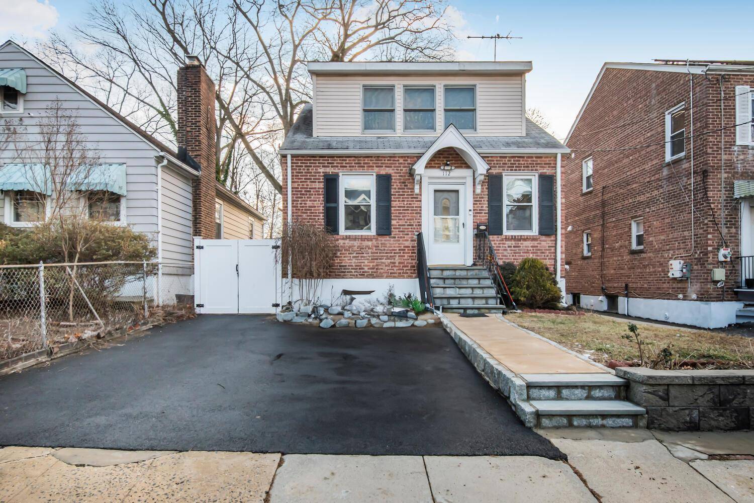 Yonkers, NY 10704,112 Hart AVE