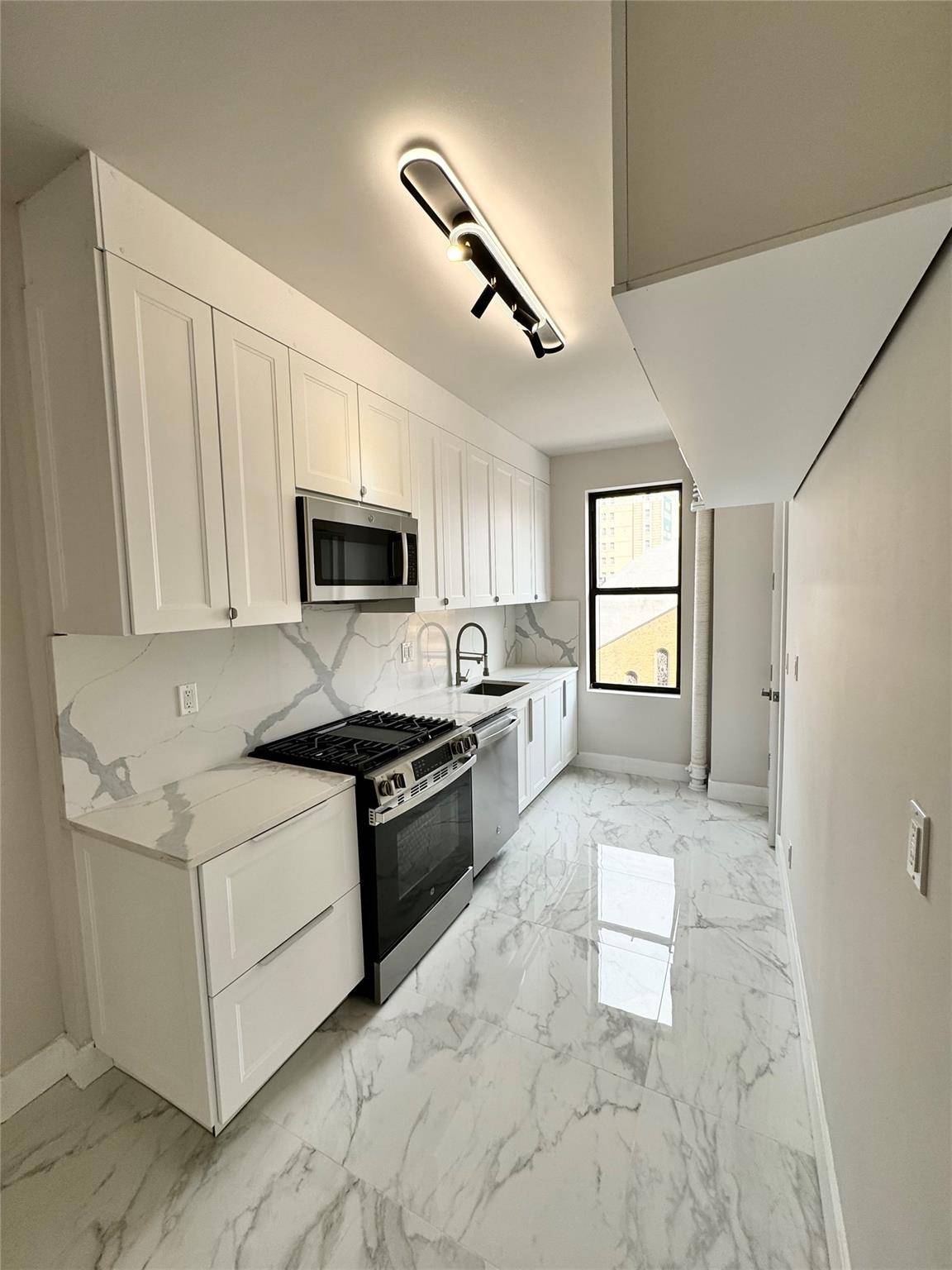 New York (manhattan), NY 10024,221 W 82nd ST #7B