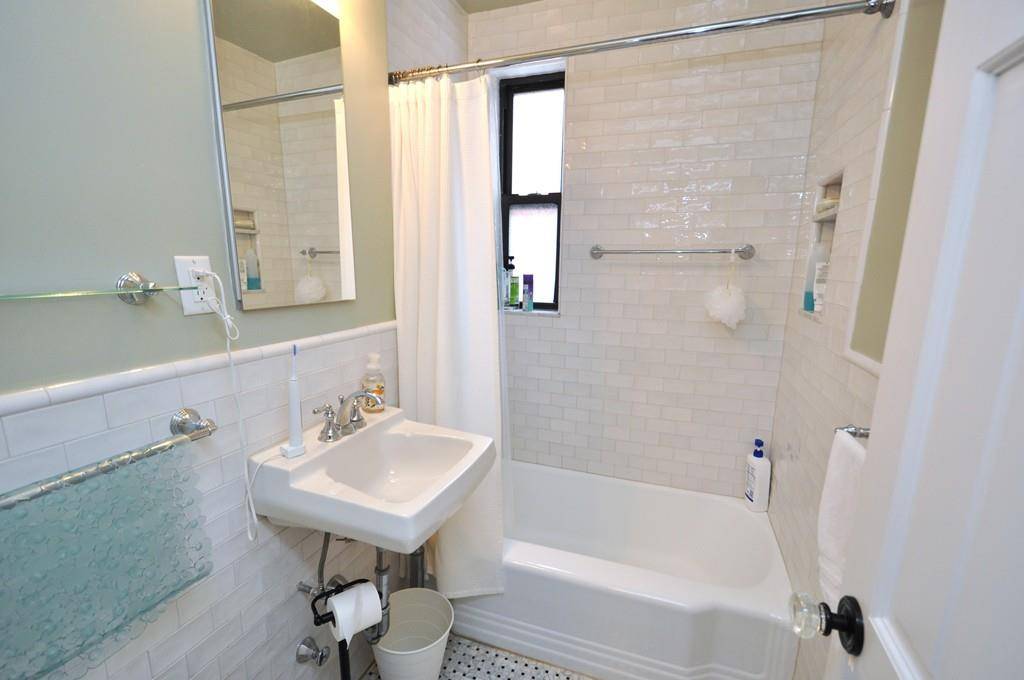 Scarsdale, NY 10583,142 Garth RD #2V