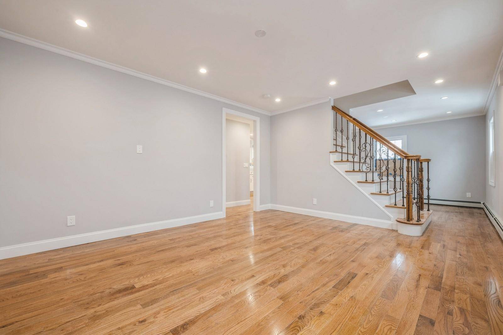 Bellerose, NY 11426,246-59 86th Road