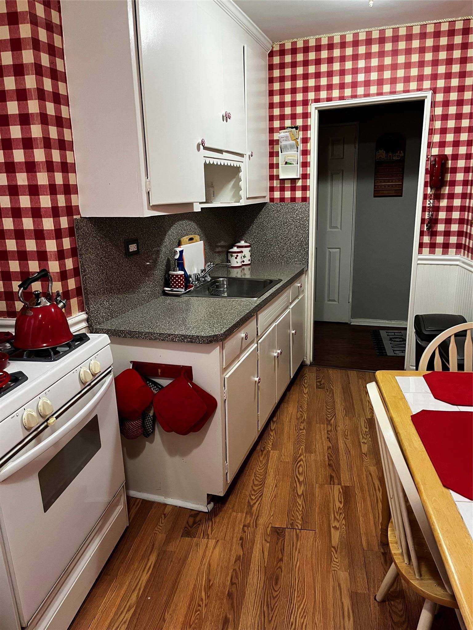 Woodhaven, NY 11421,83-77 Woodhaven Boulevard #3F