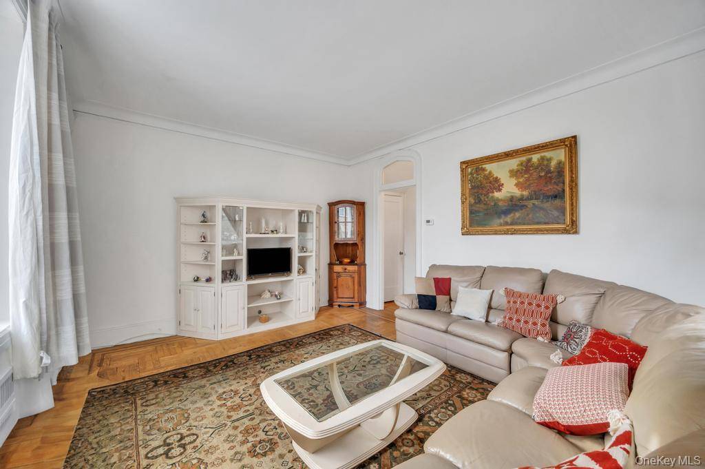 Middle Village, NY 11379,75-33 67th Road