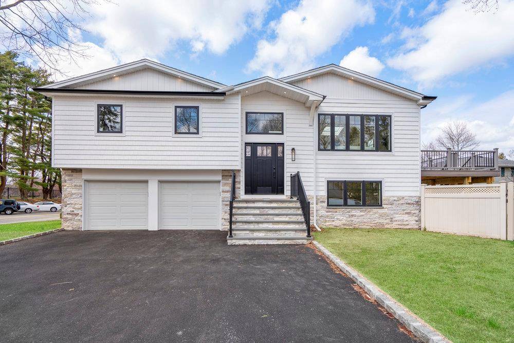 Huntington, NY 11743,2 Valley ST