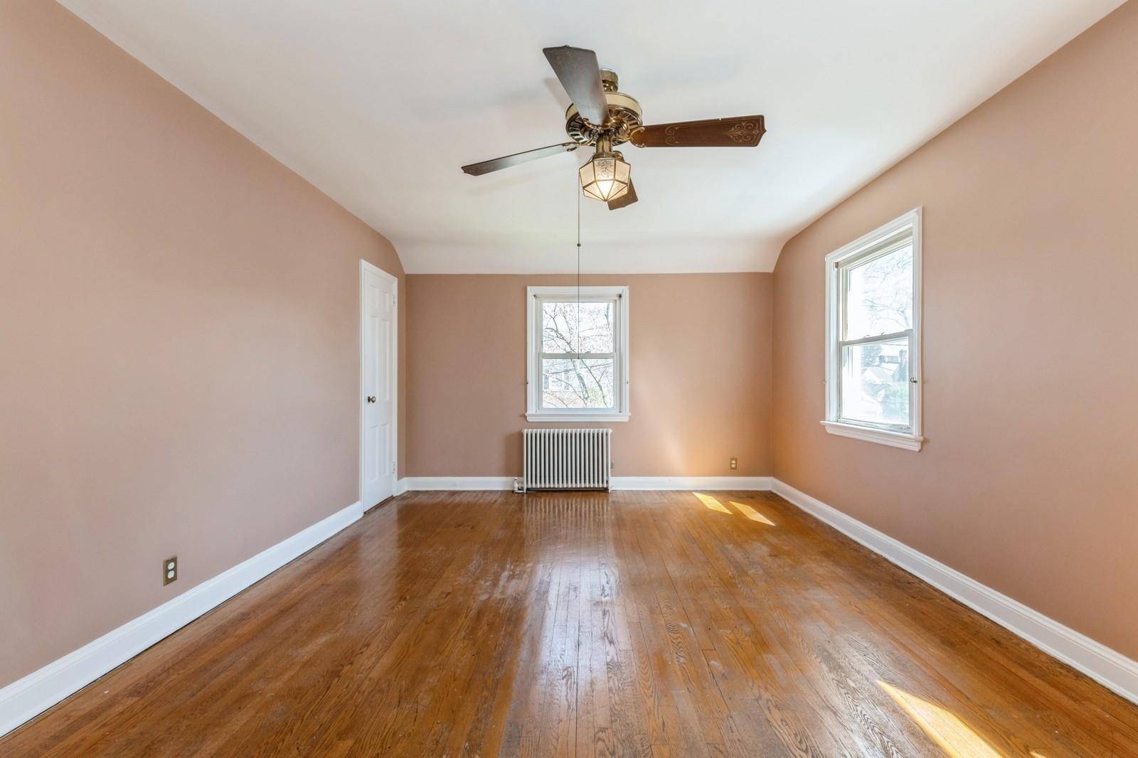 Malverne, NY 11565,379 Rolling ST