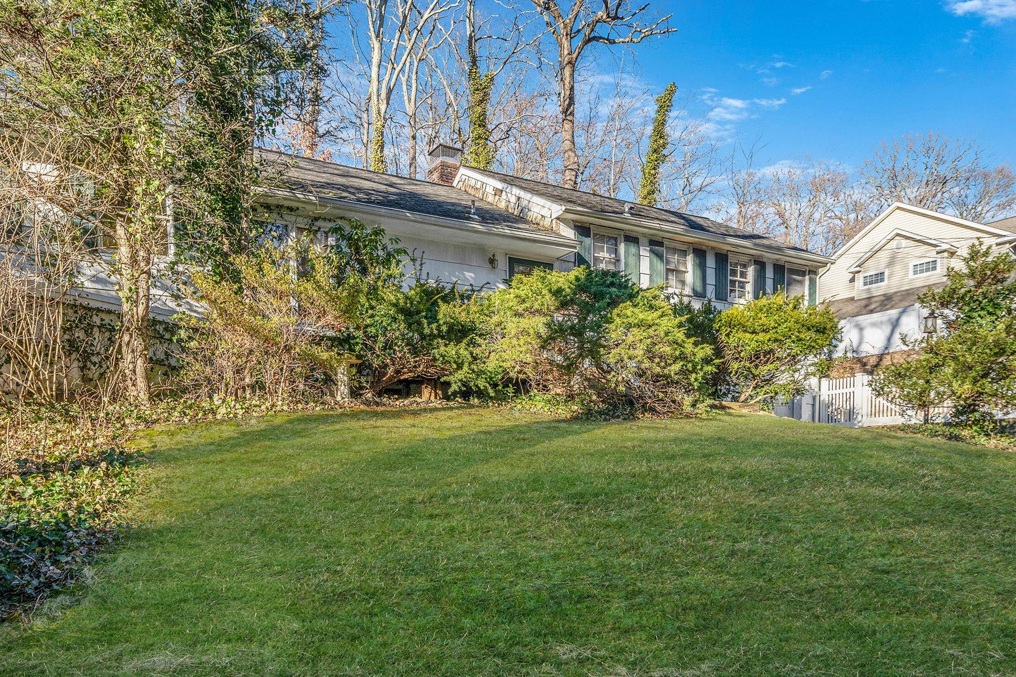 Halesite, NY 11743,55 Ketewomoke DR