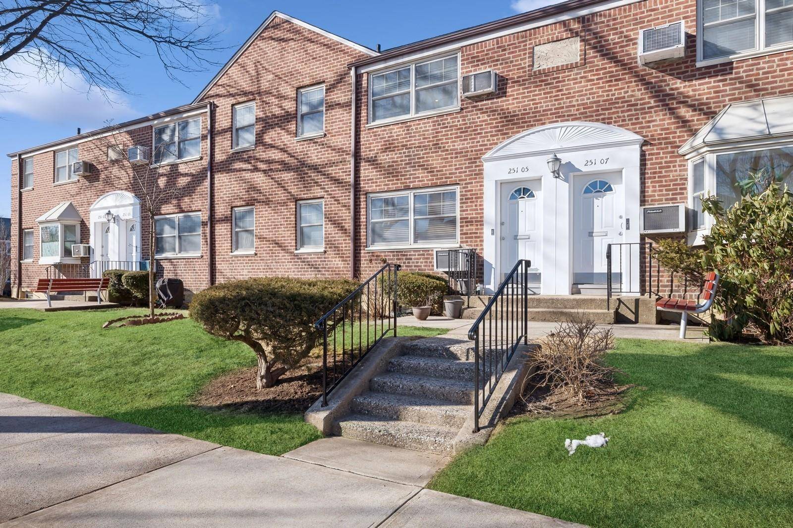 Little Neck, NY 11362,251-05 61st AVE #2-750