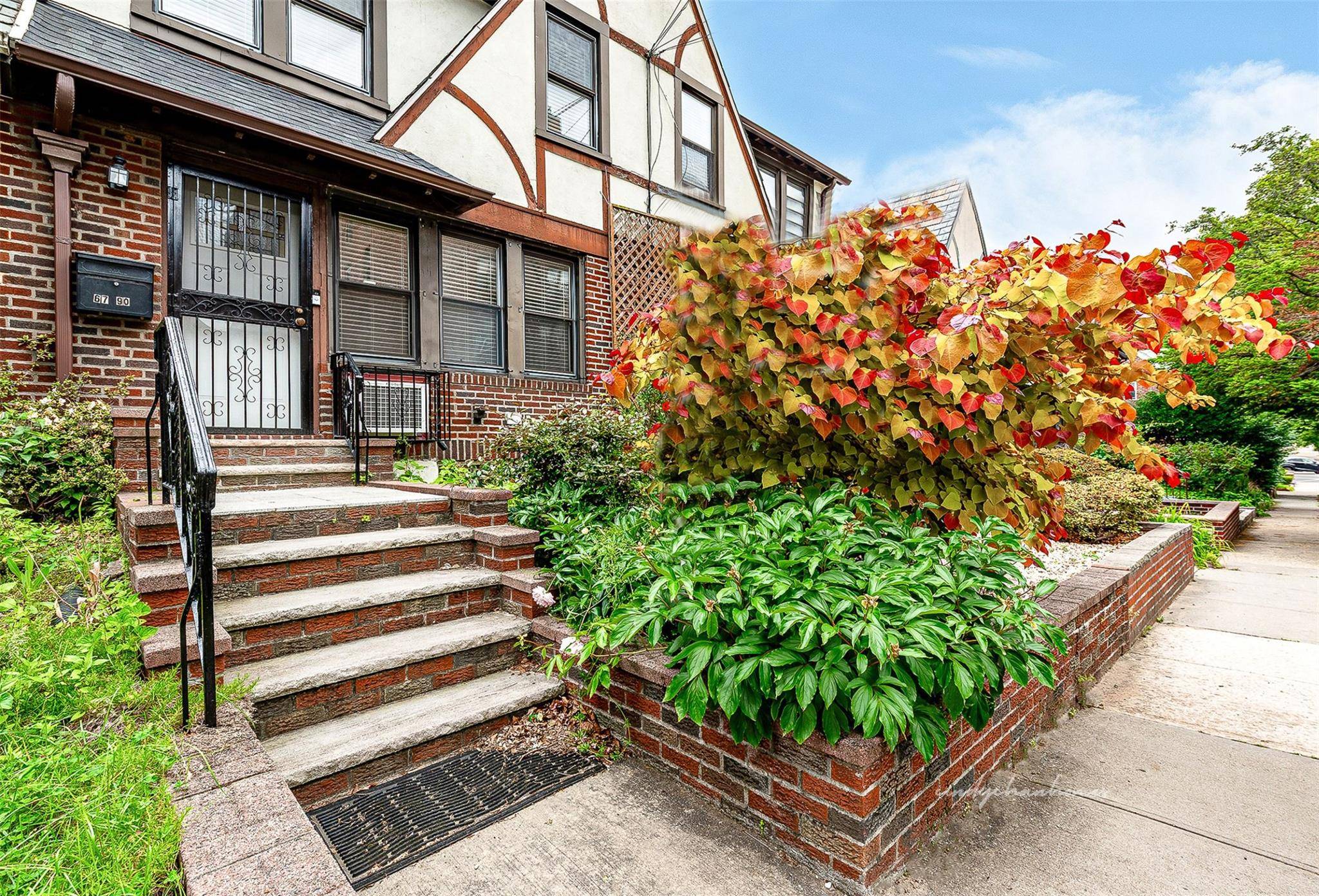 Forest Hills, NY 11375,67-90 Clyde ST