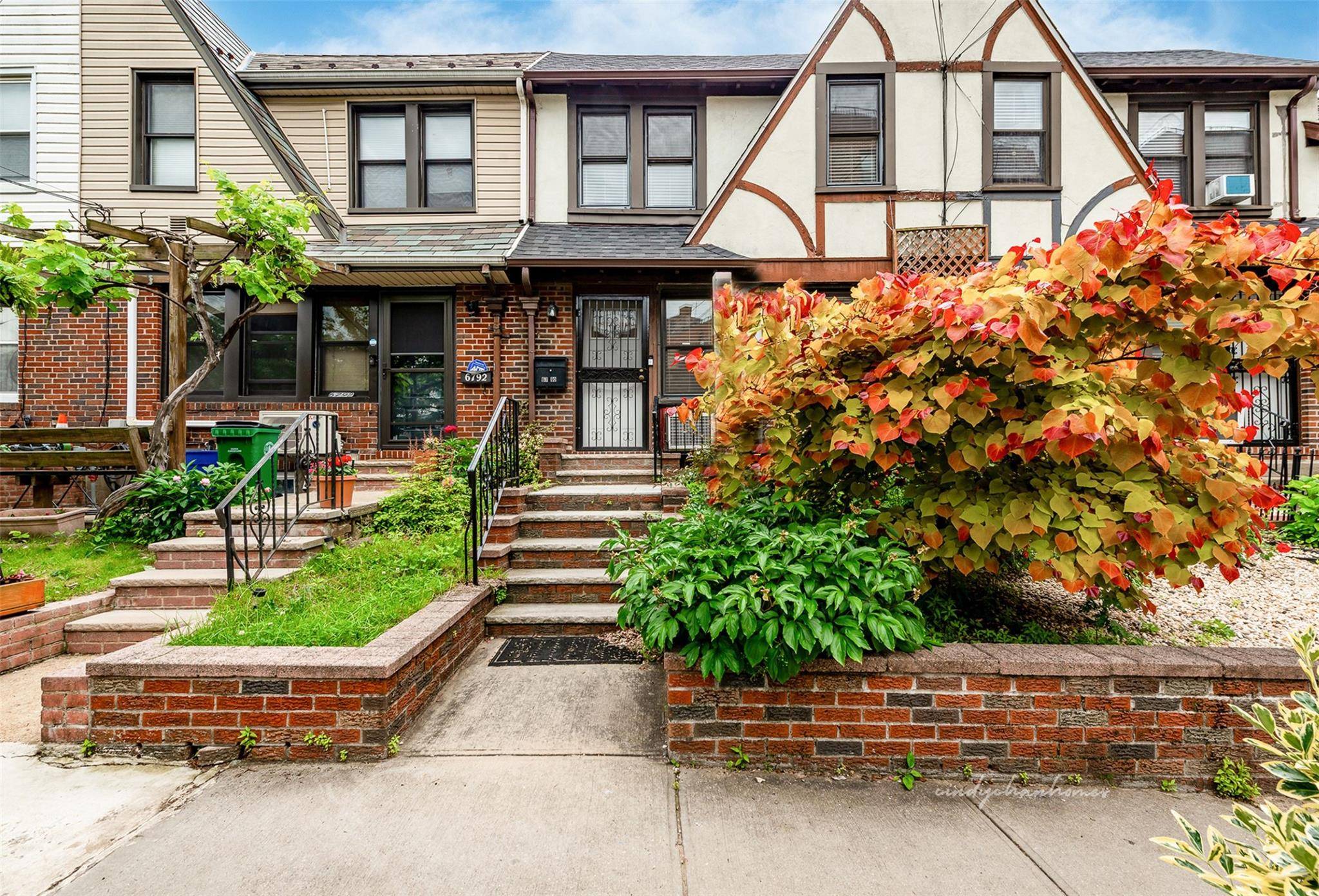 Forest Hills, NY 11375,67-90 Clyde ST