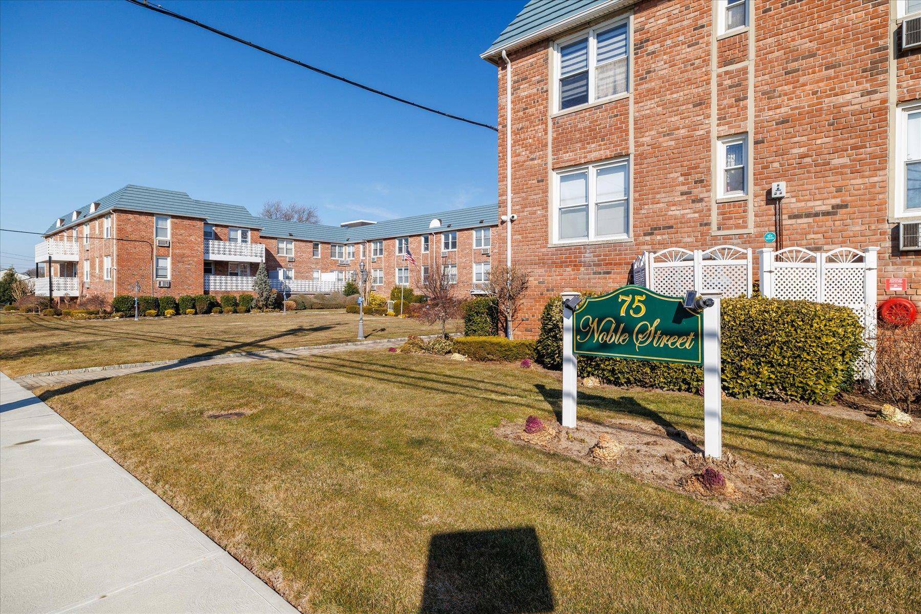 Lynbrook, NY 11563,75 Noble ST #219