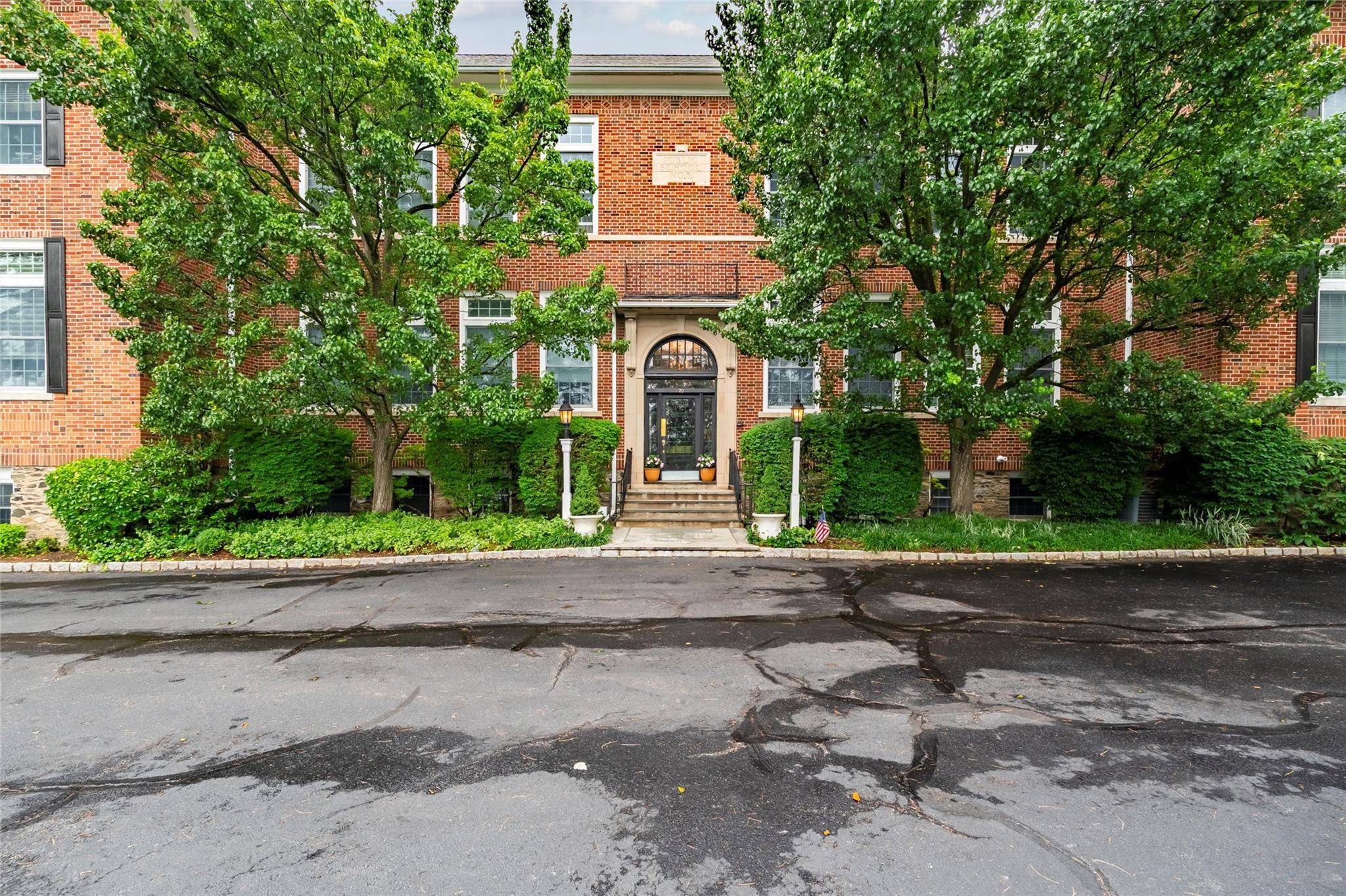 Armonk, NY 10504,20 Whippoorwill RD #2A