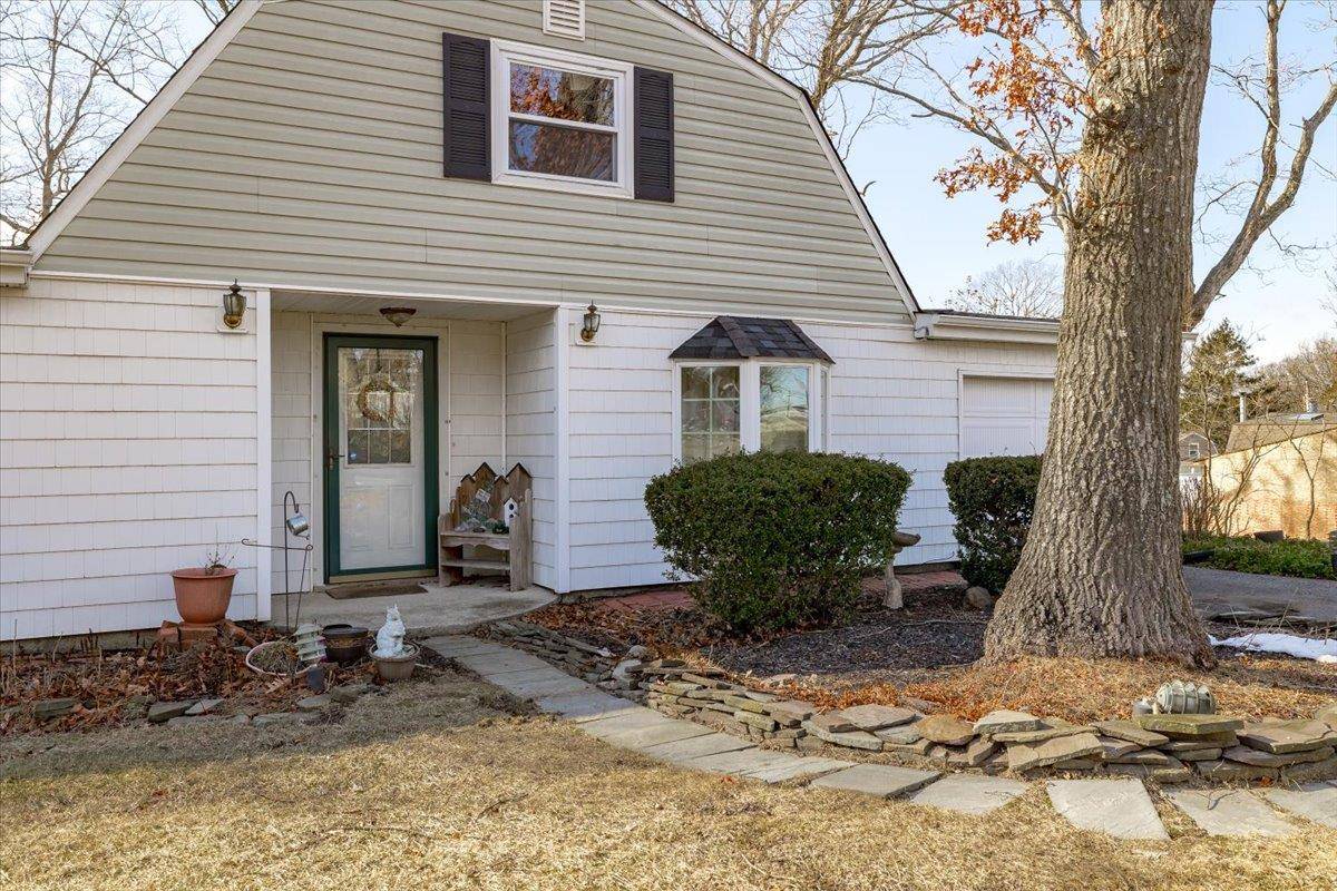 Farmingville, NY 11738,16 College Hills DR