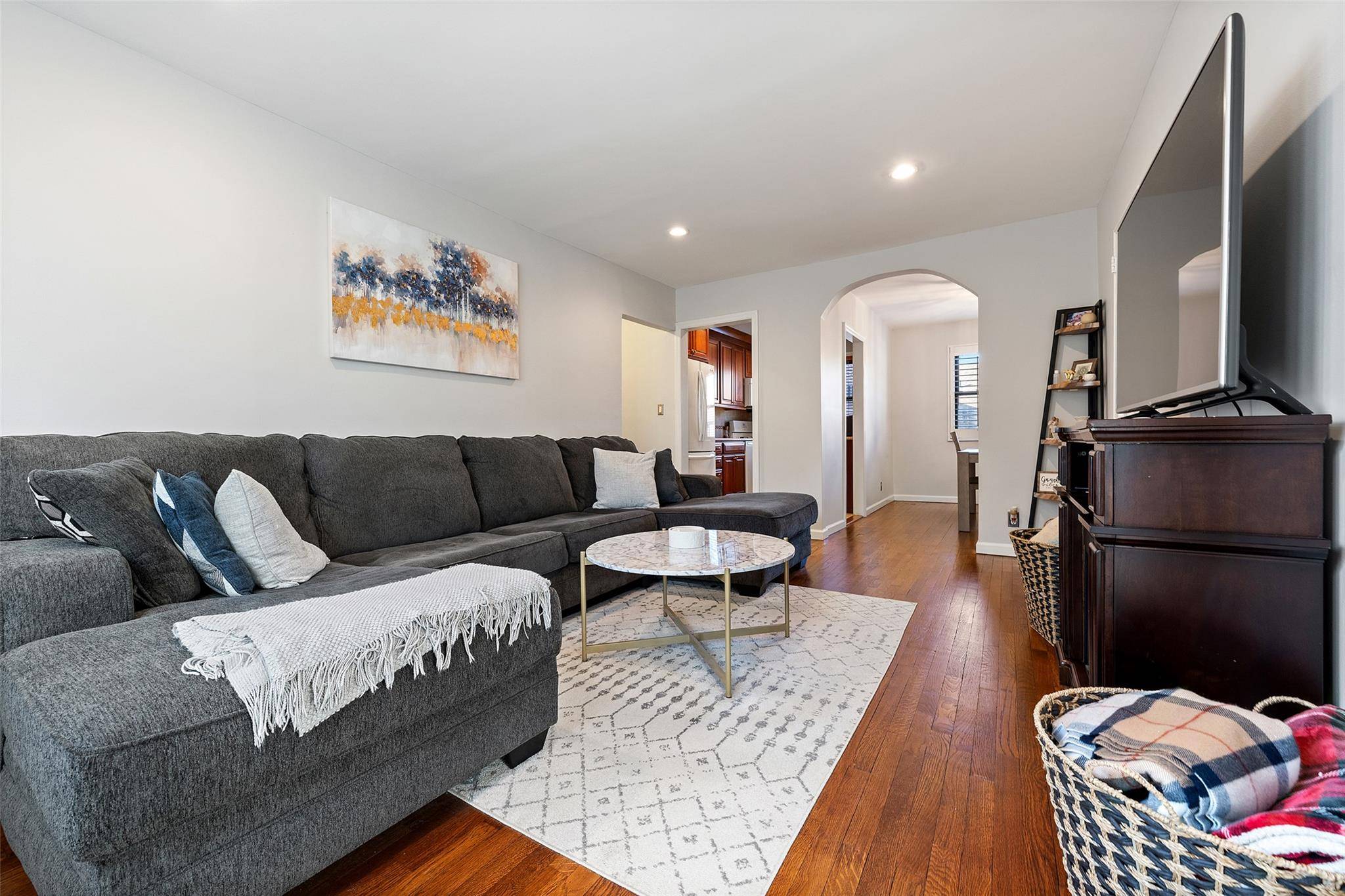 Douglaston, NY 11362,244-01 61st AVE #Lower