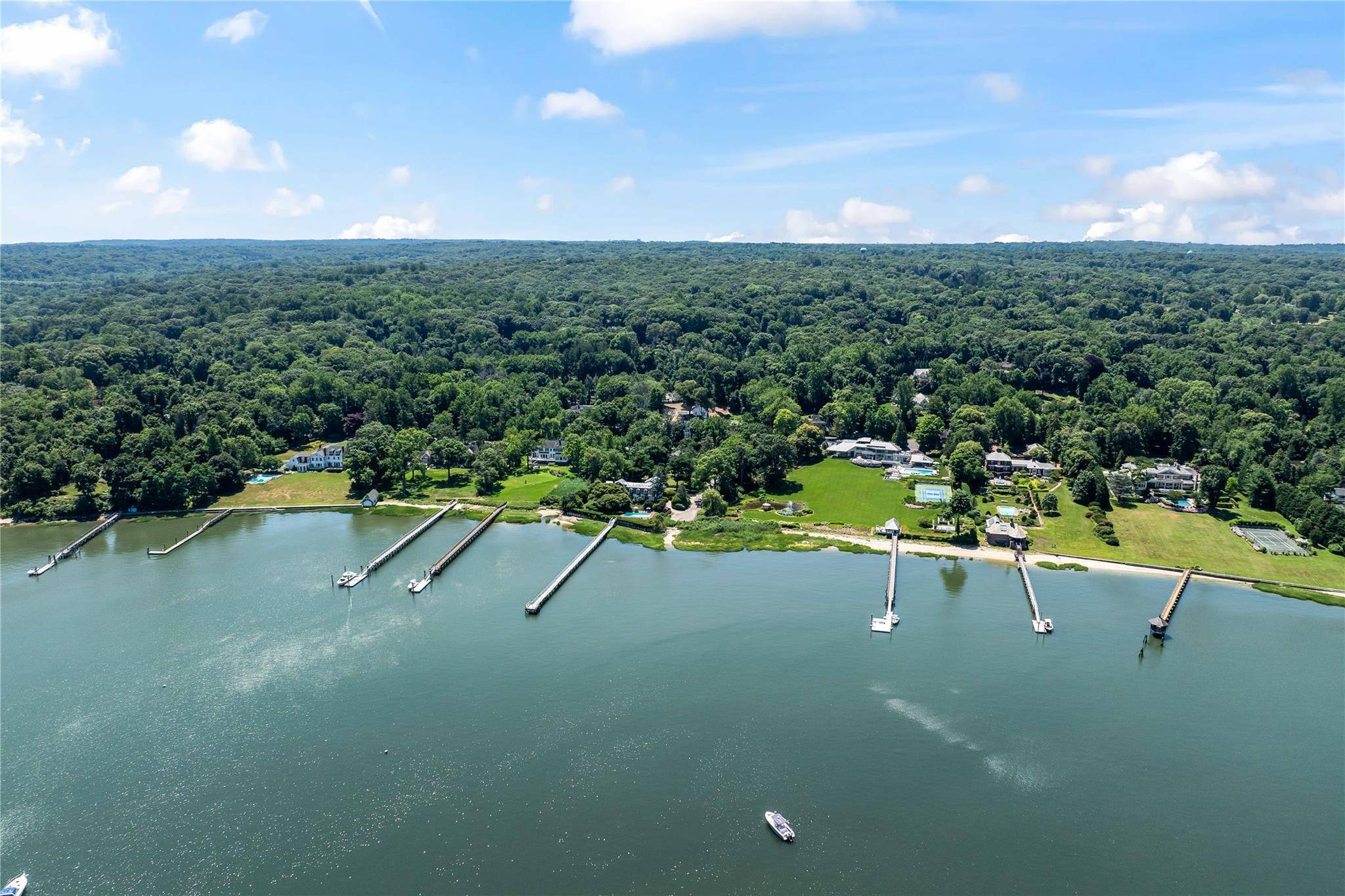 Oyster Bay Cove, NY 11771,77 Cove RD