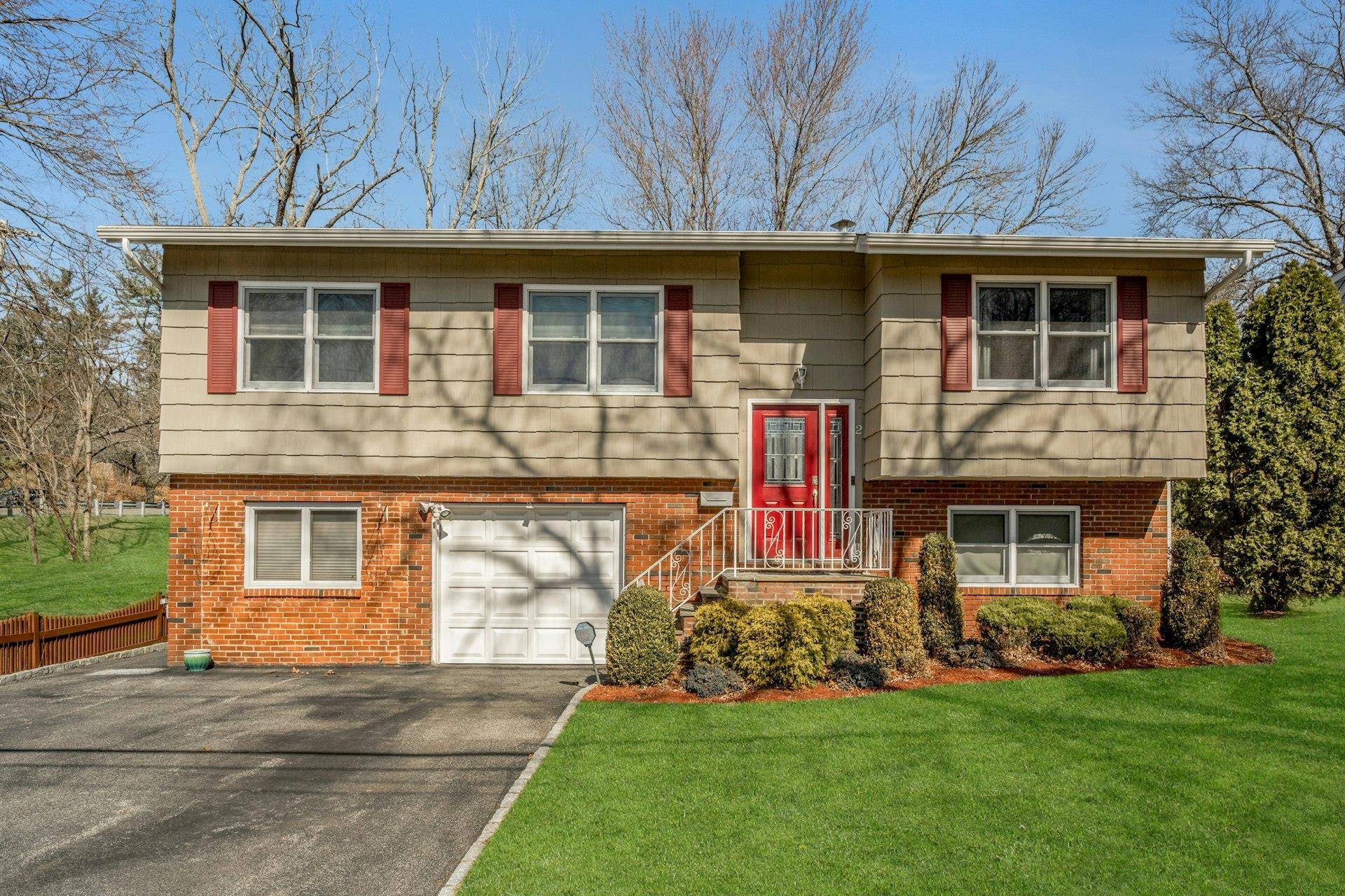 White Plains, NY 10605,2 Carrigan AVE