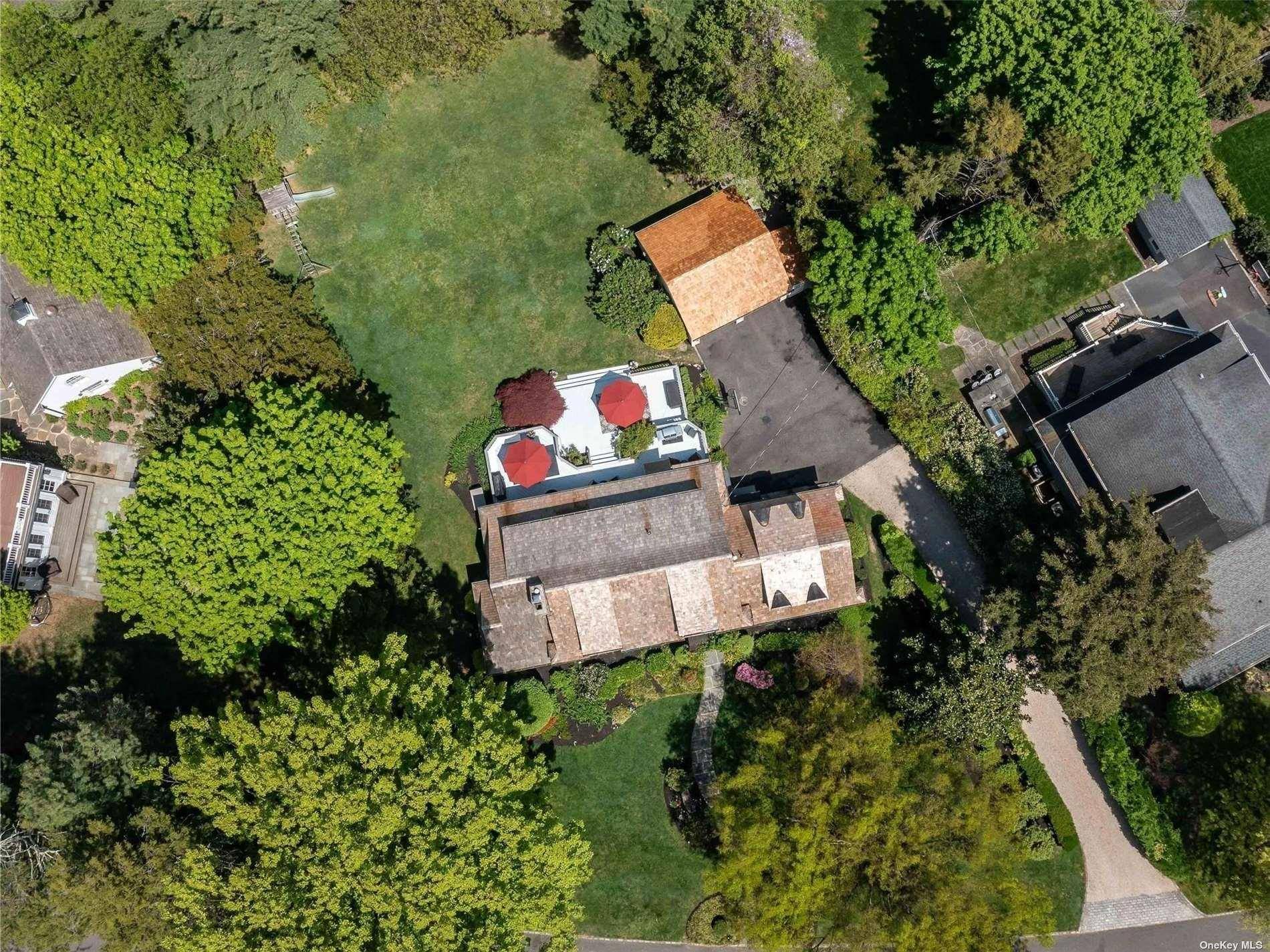 Manhasset, NY 11030,19 Woodland DR