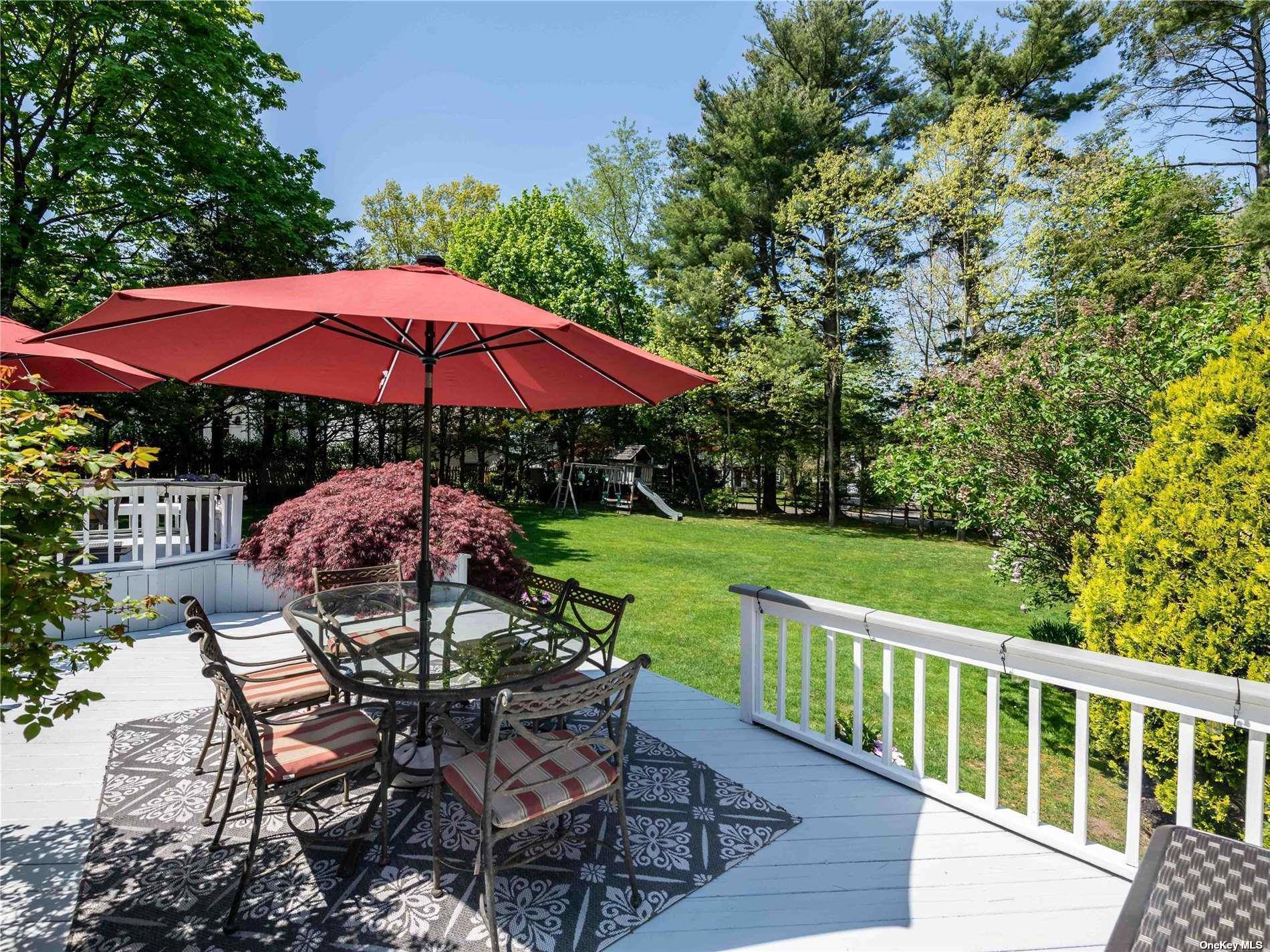 Manhasset, NY 11030,19 Woodland DR