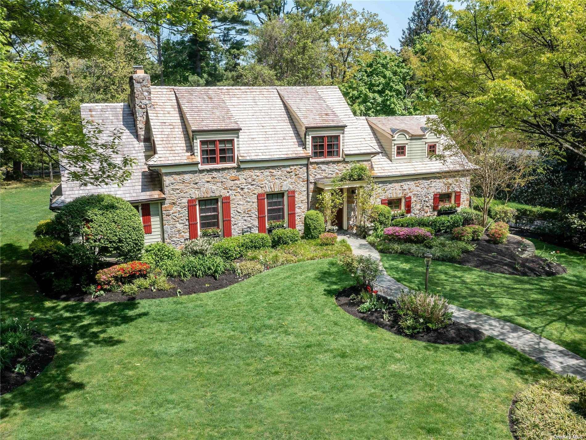 Manhasset, NY 11030,19 Woodland DR