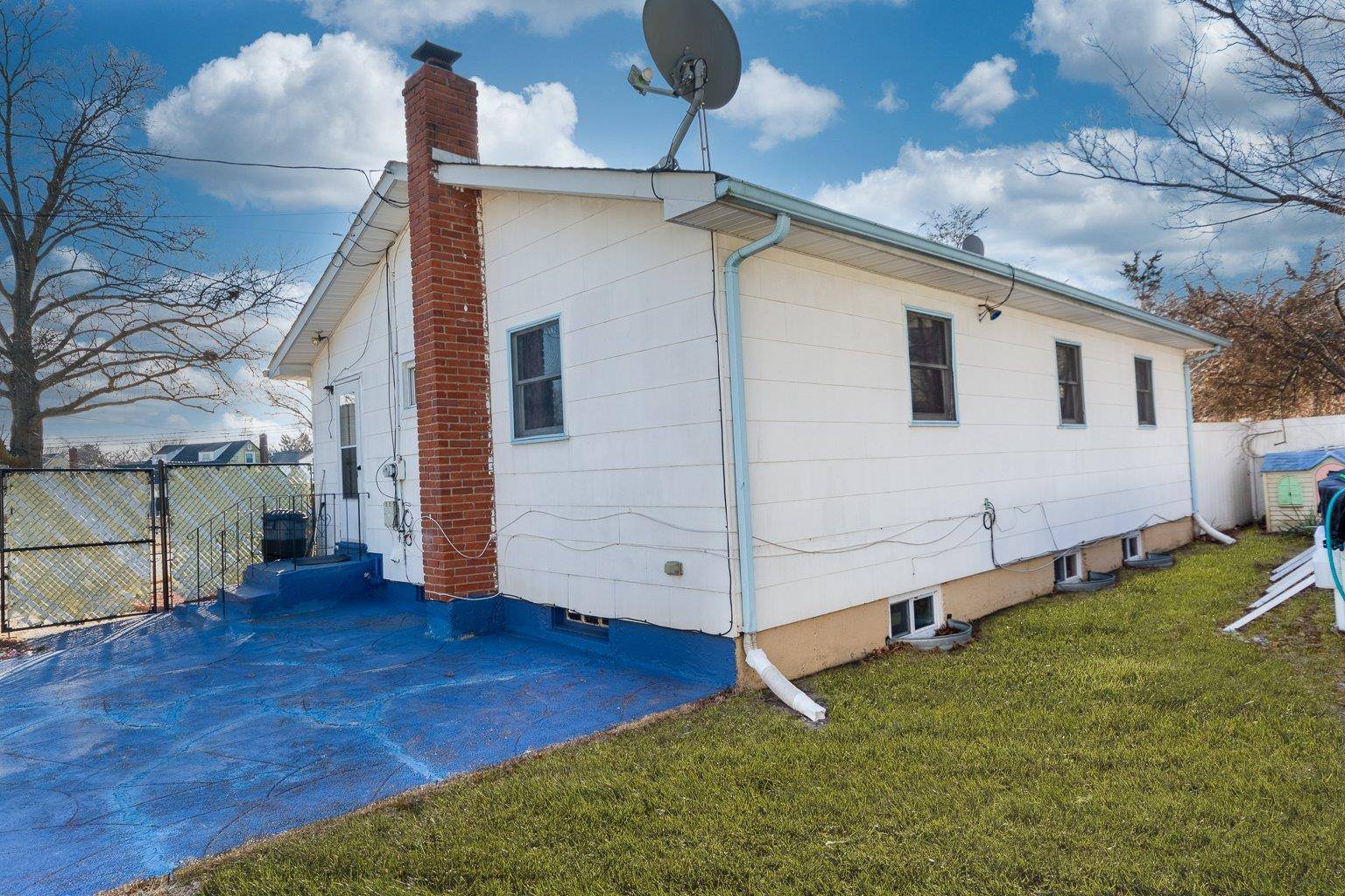 Brentwood, NY 11717,203 Front AVE