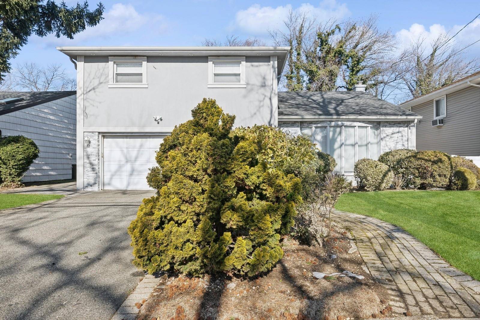 Hewlett, NY 11557,5 Sutton LN