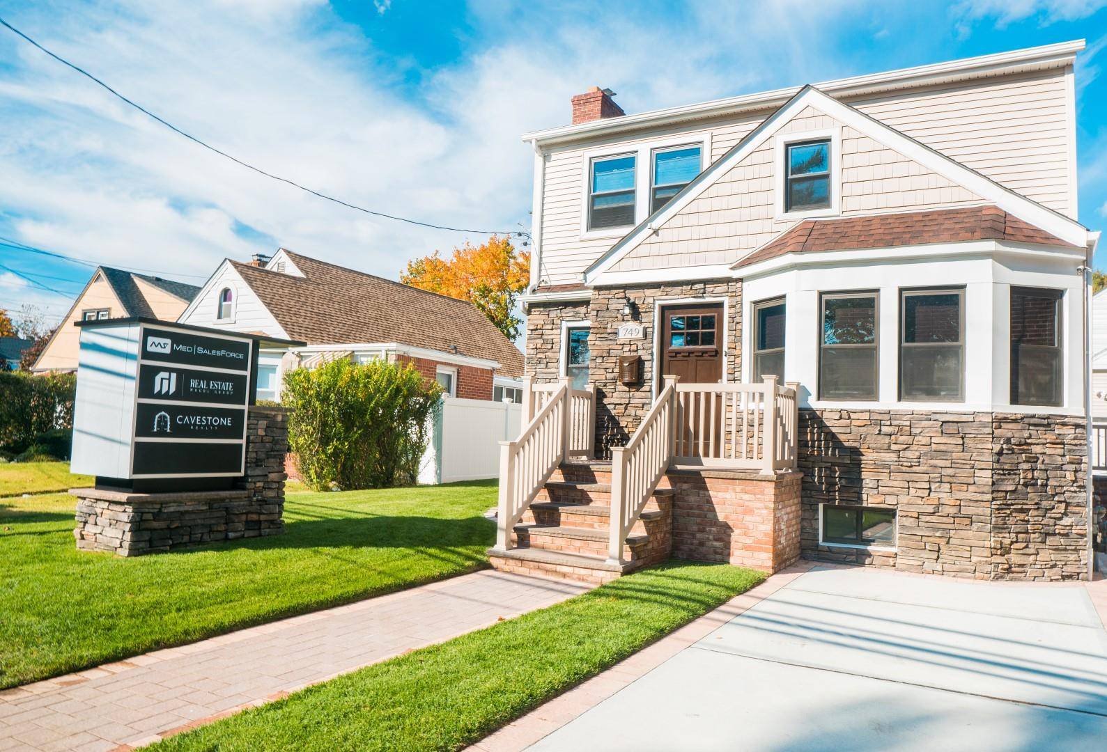 Hempstead, NY 11550,749 Front ST