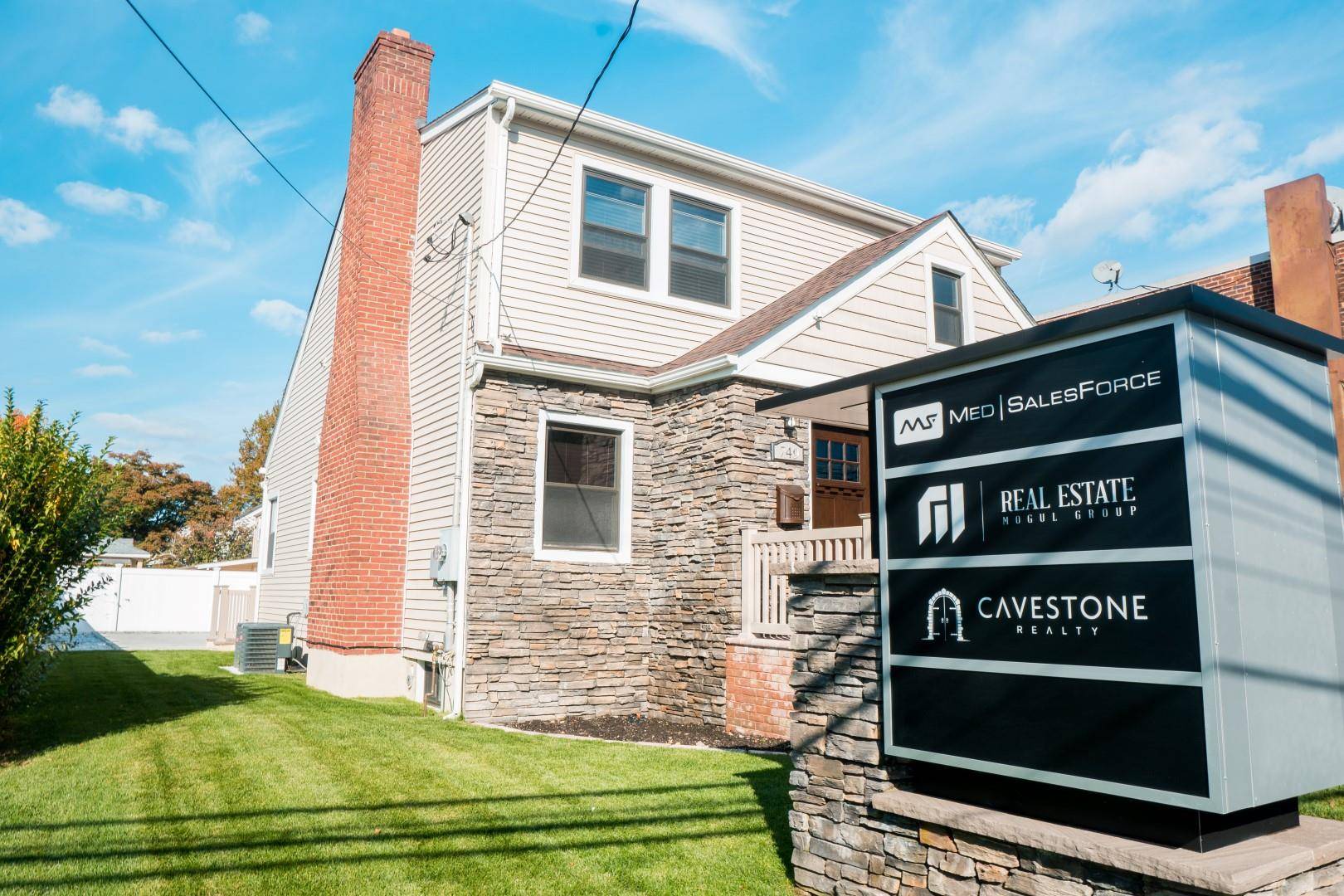Hempstead, NY 11550,749 Front ST