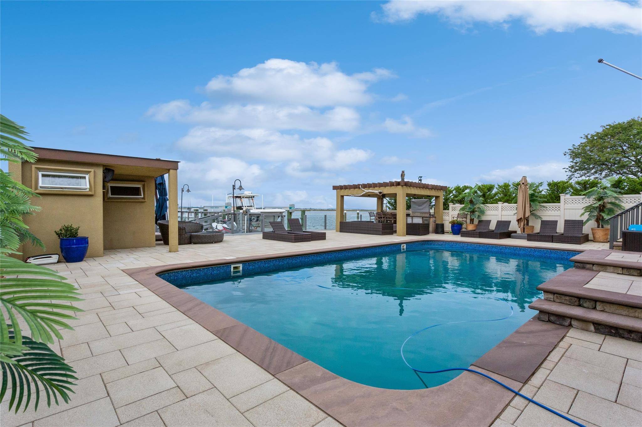 Lido Beach, NY 11561,319 Harbor DR