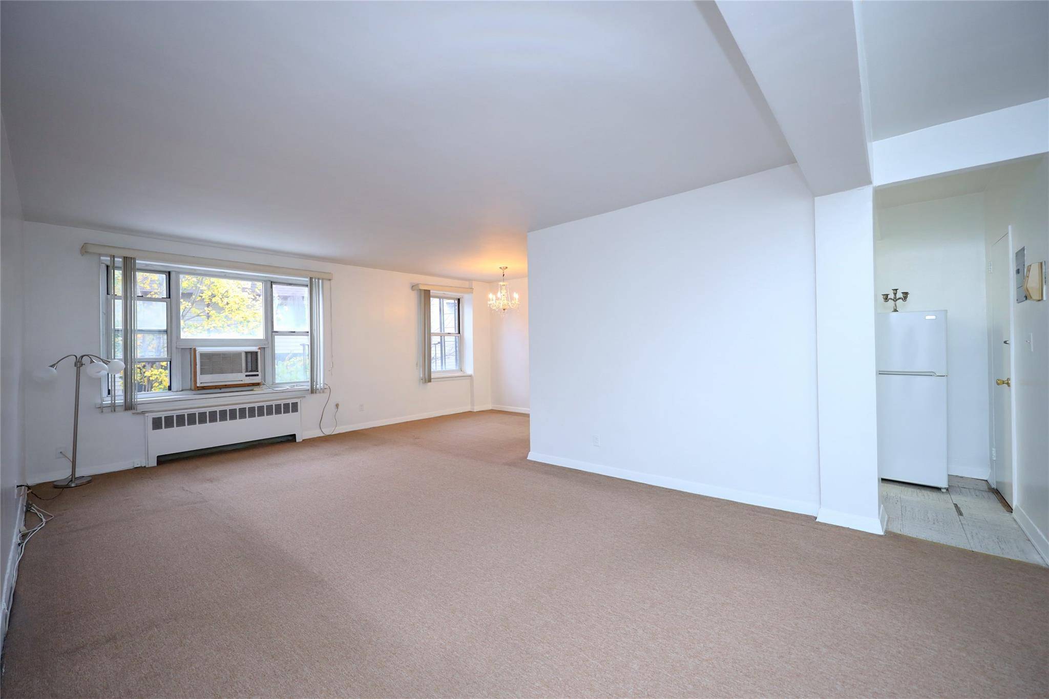 Great Neck, NY 11021,75 S Middle Neck RD #3U