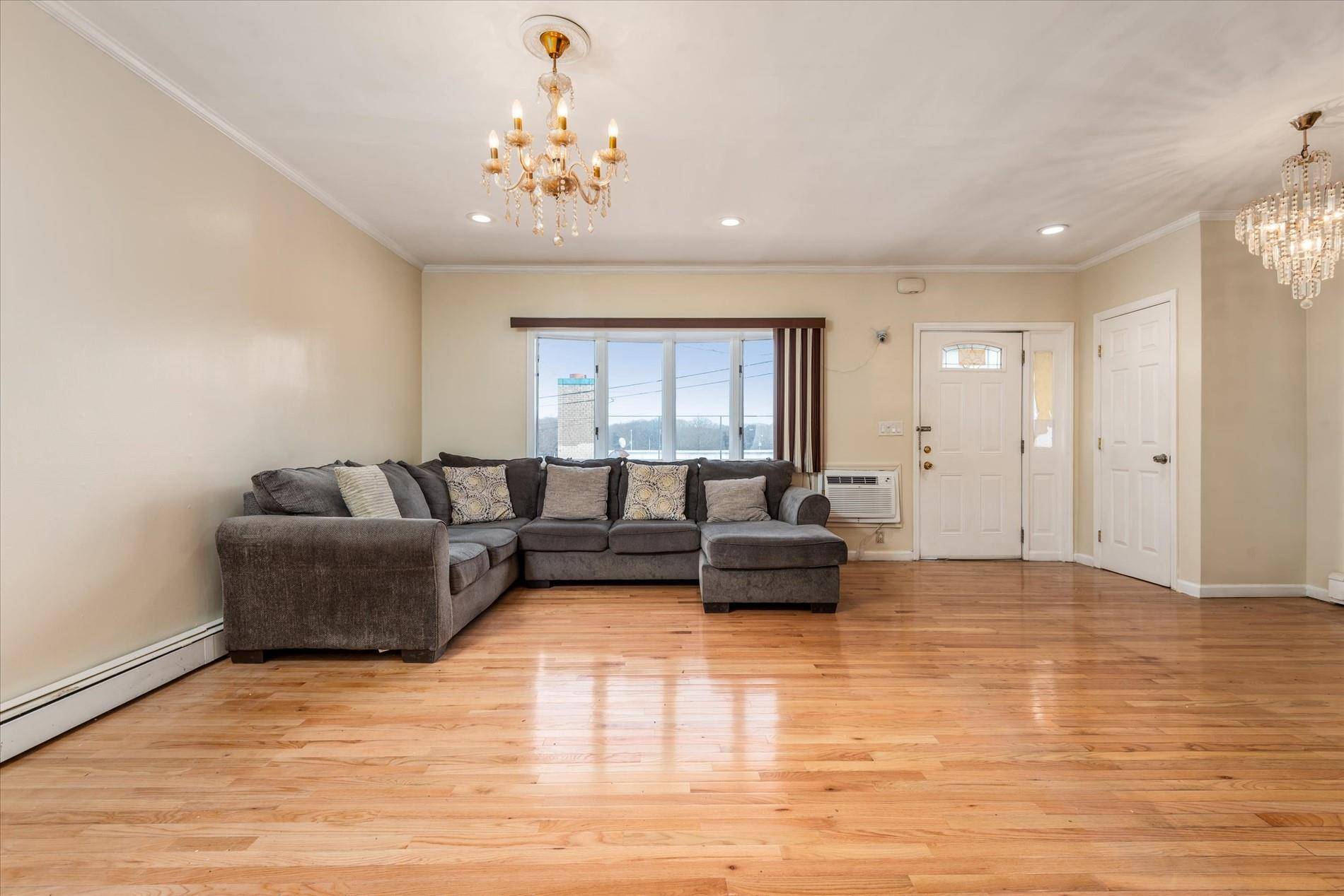 Glendale, NY 11385,8258 89th ST