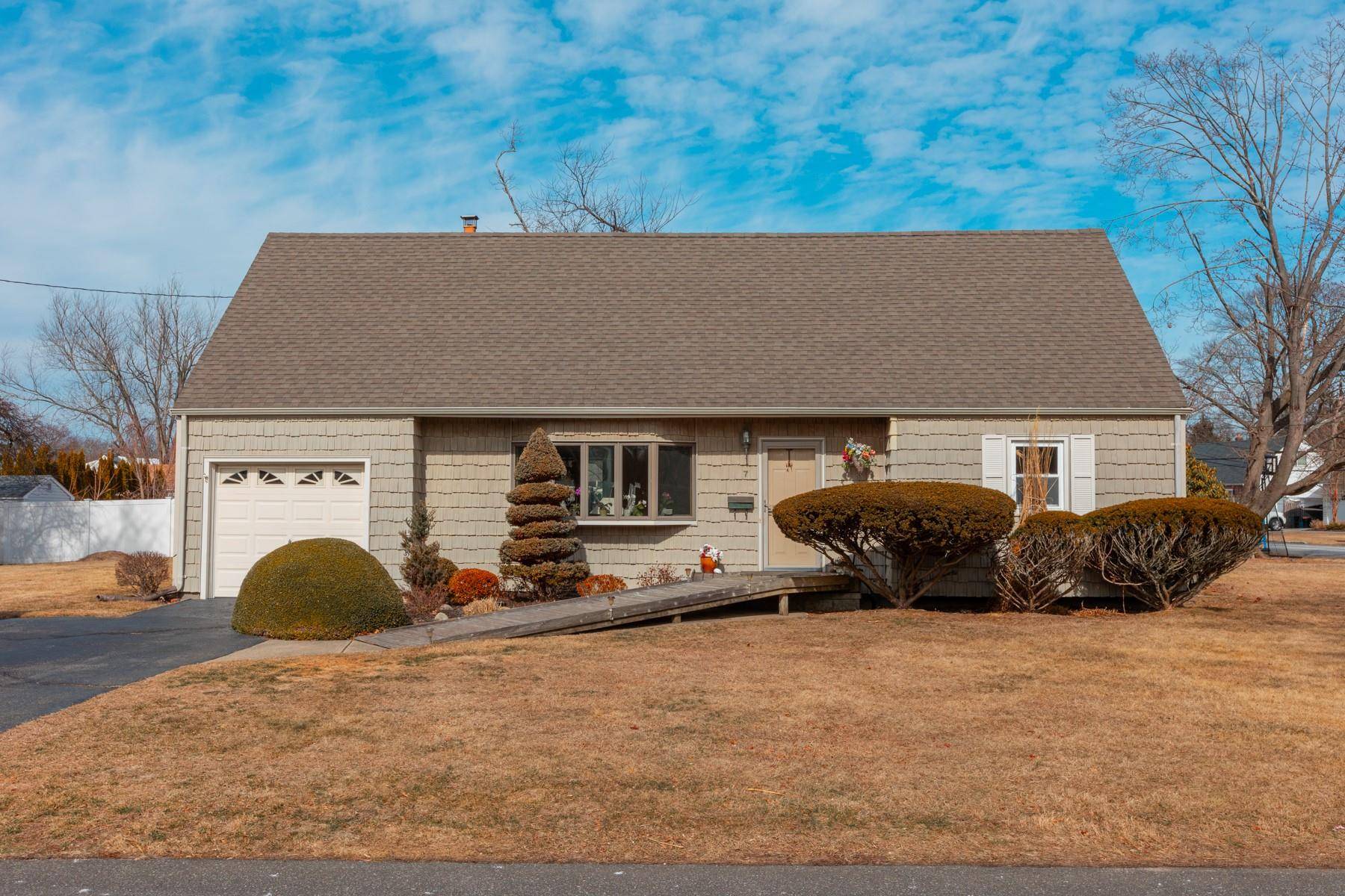 Islip, NY 11751,7 Adelphi ST