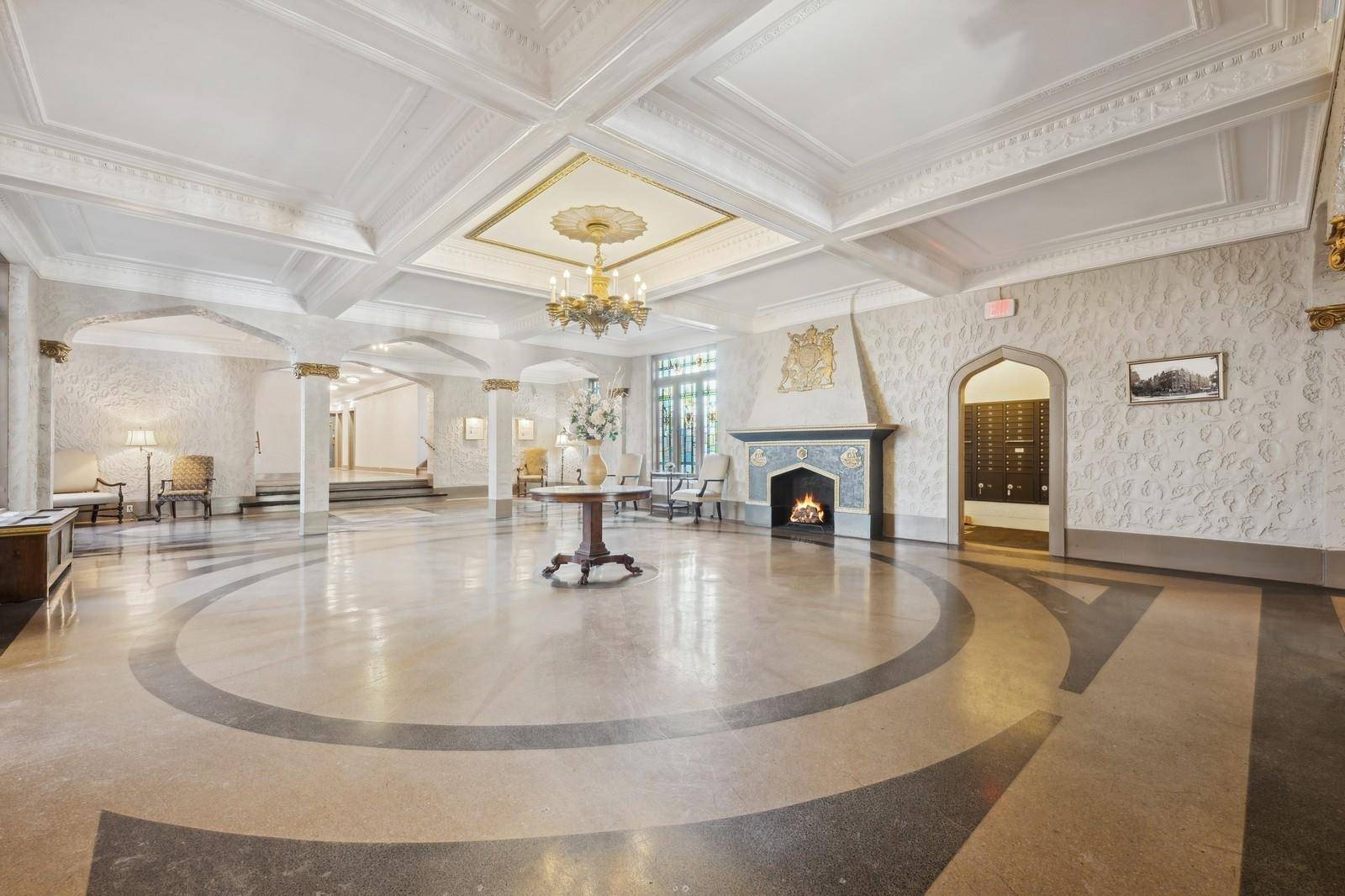 Rockville Centre, NY 11570,12 Hempstead AVE #4F