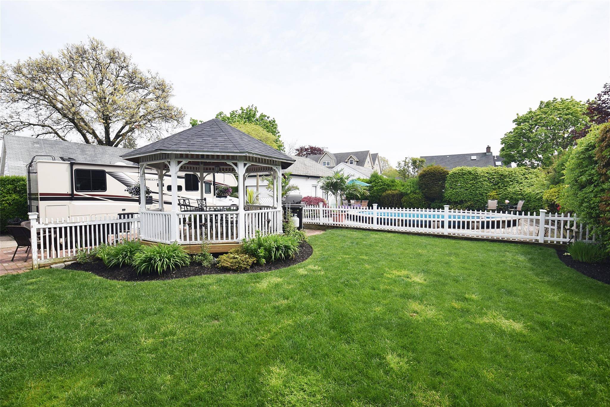 Rockville Centre, NY 11570,75 Hendrickson AVE