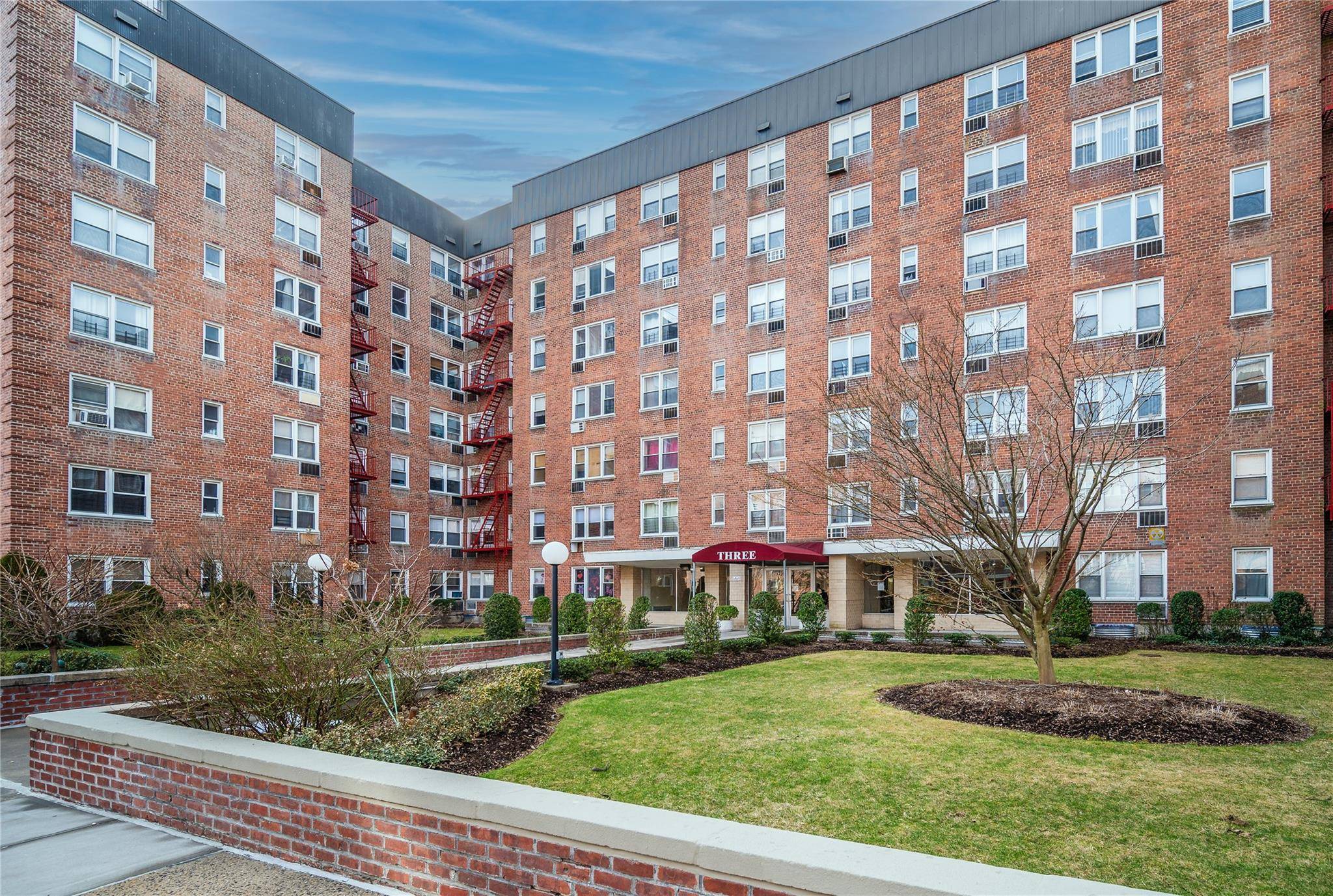 Yonkers, NY 10710,3 Sadore LN #1K