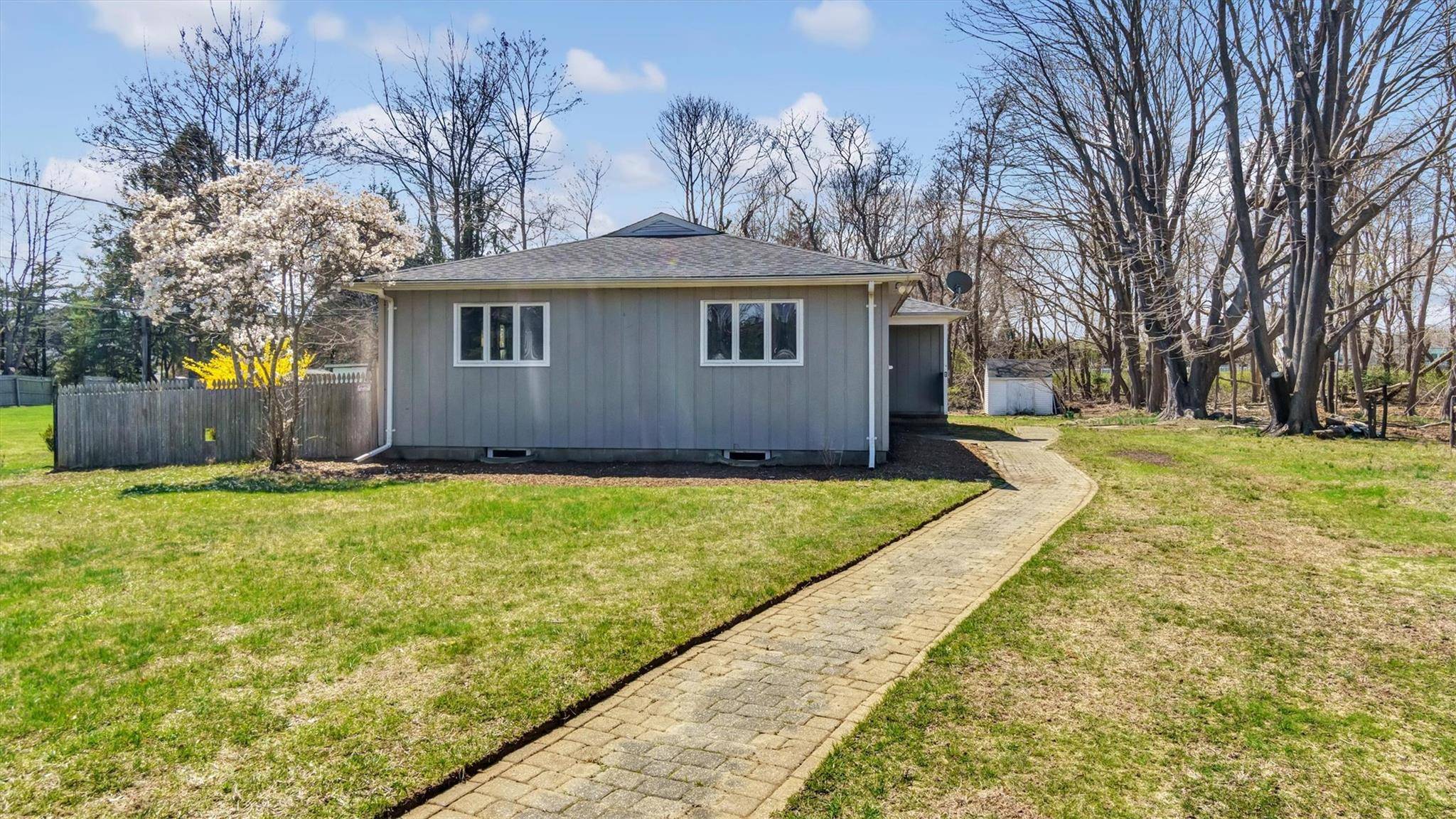 East Moriches, NY 11940,24 Atlantic AVE