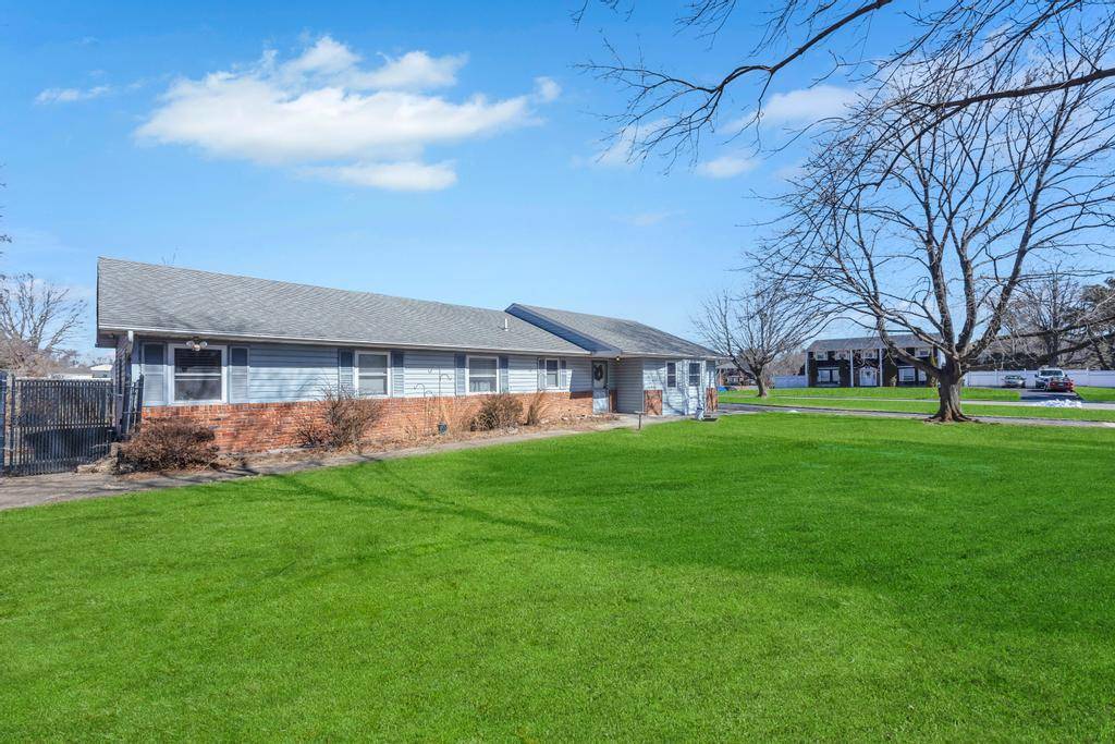 Coram, NY 11727,3 Maywood LN