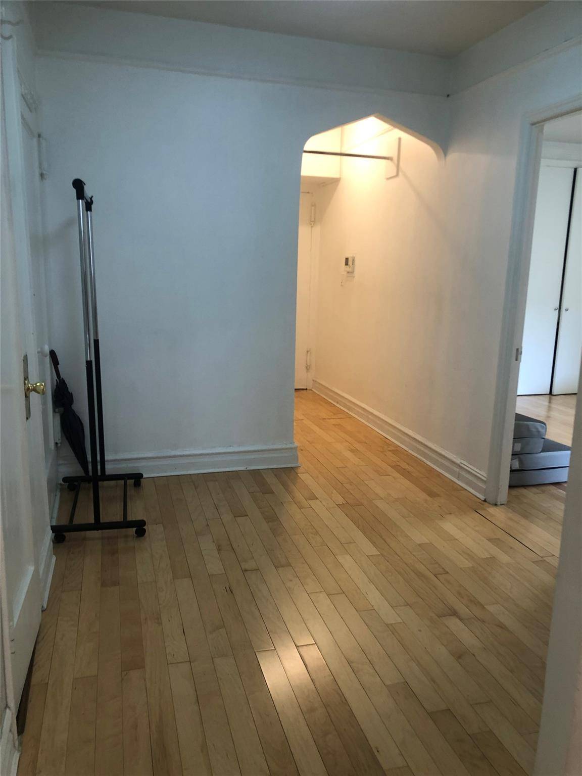 Jackson Heights, NY 11372,35-05 72 ST #2C