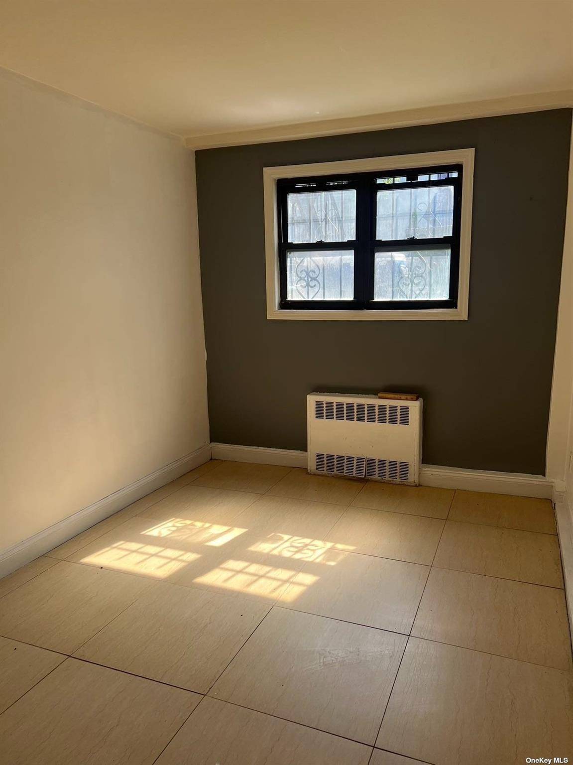 Flushing, NY 11355,57-25 156th ST