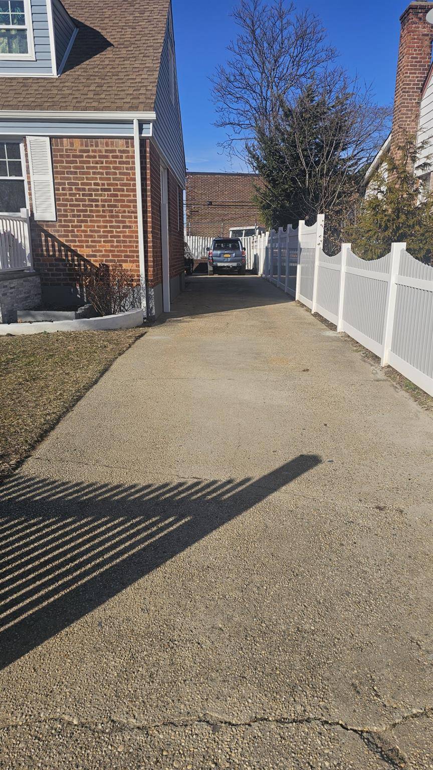 Hempstead, NY 11550,23 Circle DR