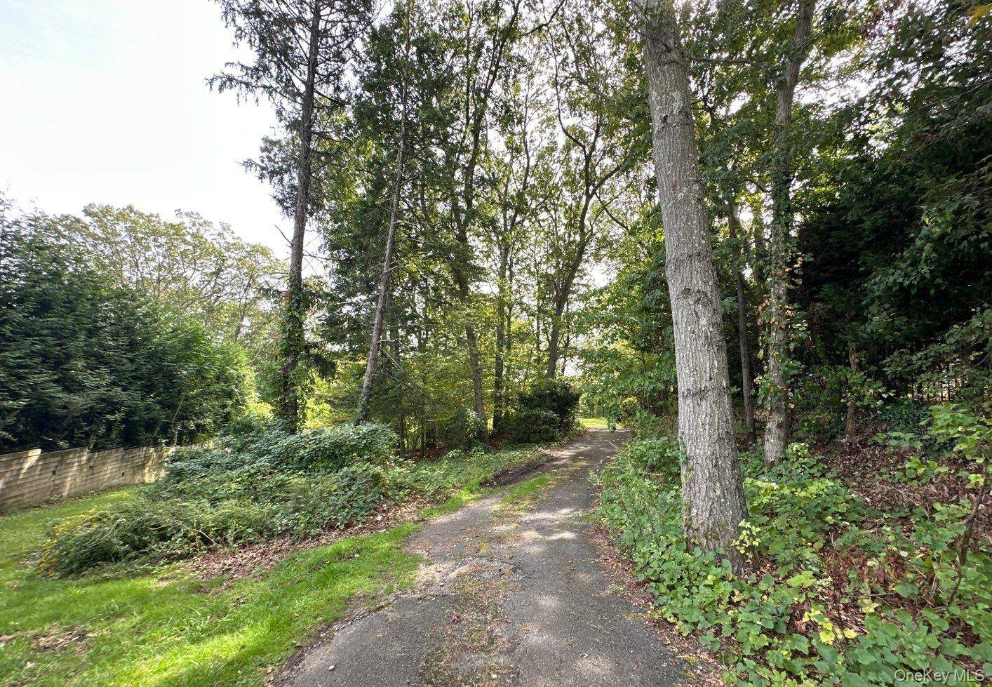 Woodbury, NY 11797,55 Juneau BLVD
