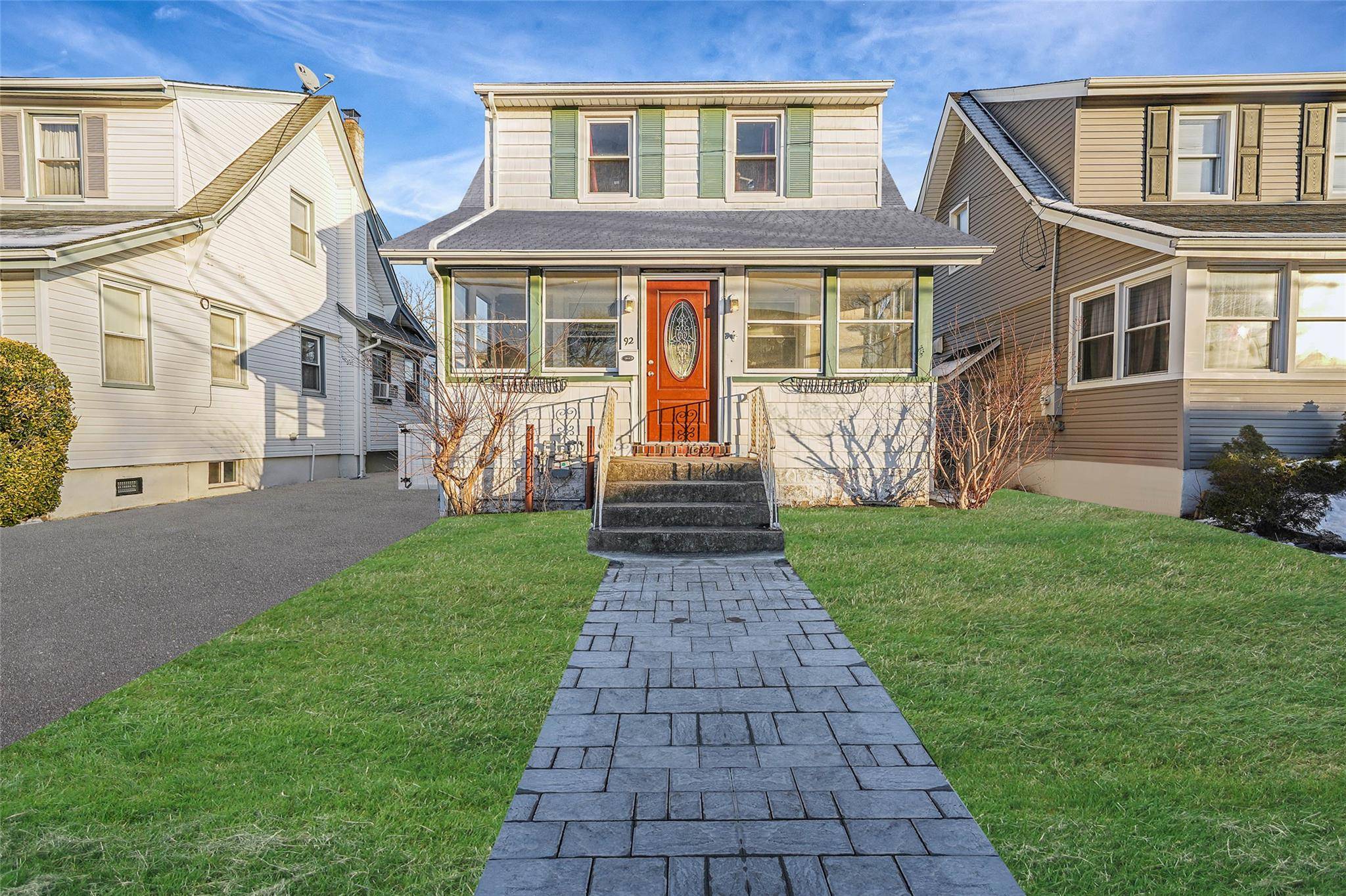 East Rockaway, NY 11518,92 Lawson AVE