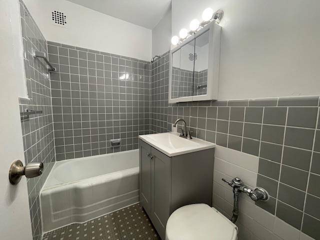 Forest Hills, NY 11375,102-30 Queens BLVD #1L