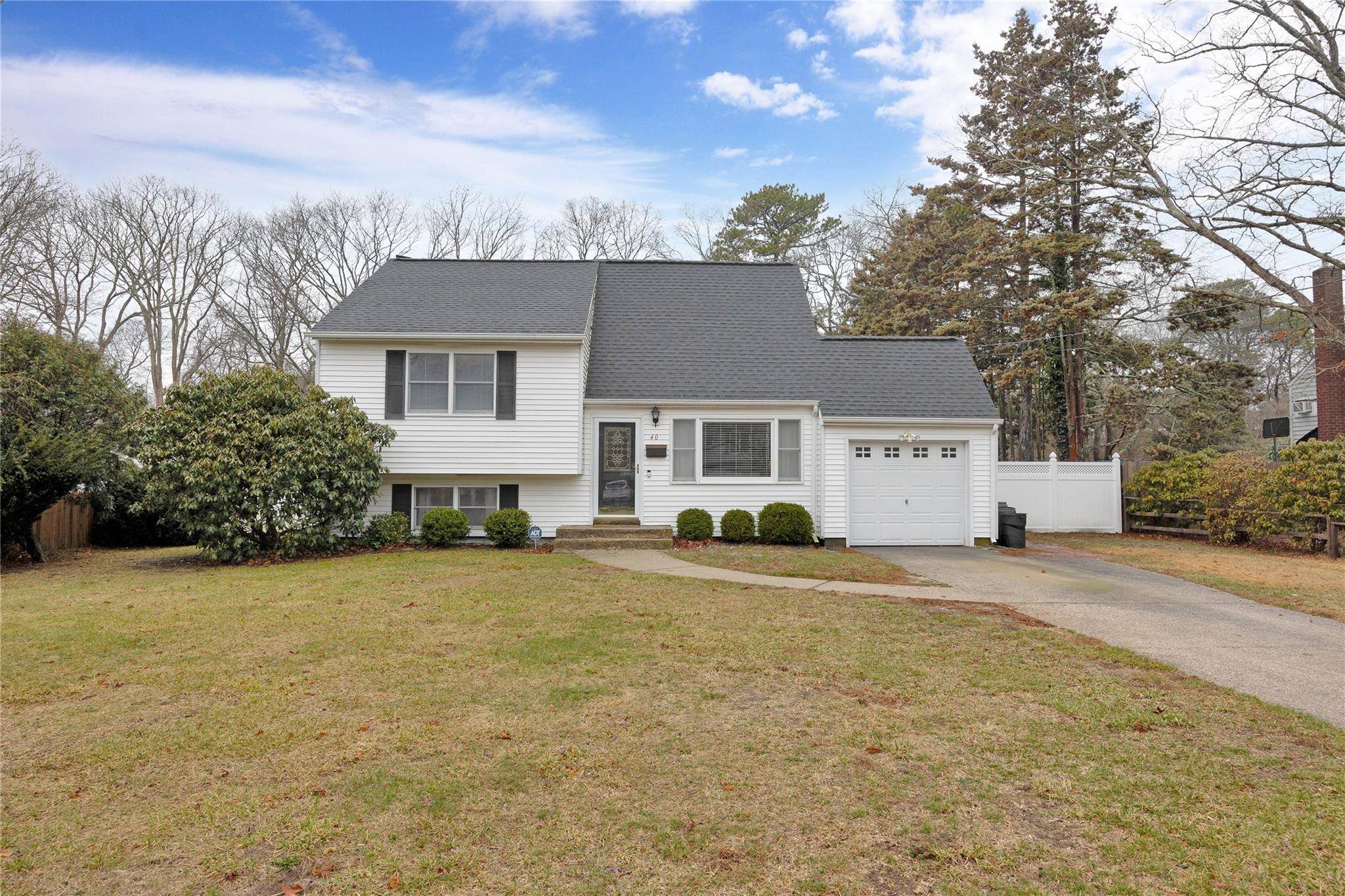 Bellport, NY 11713,40 Maple AVE