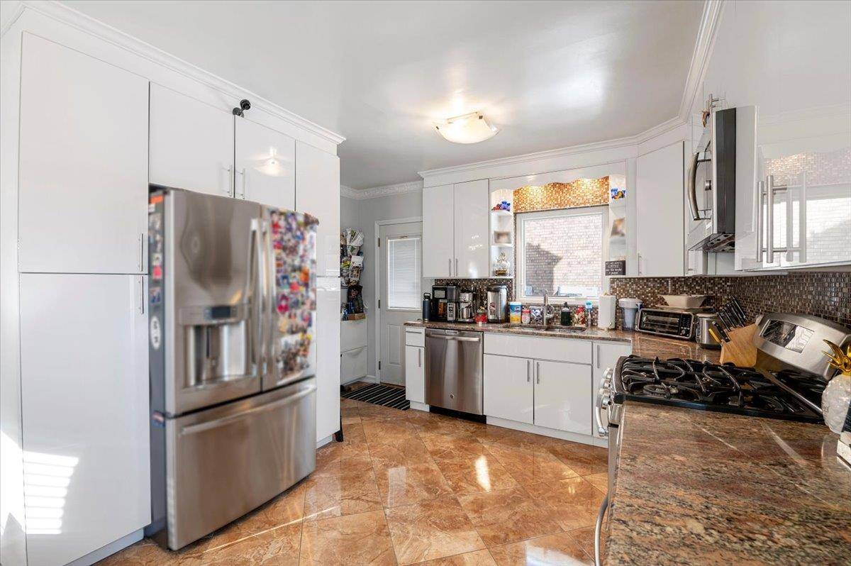Fresh Meadows, NY 11366,7351 187th ST